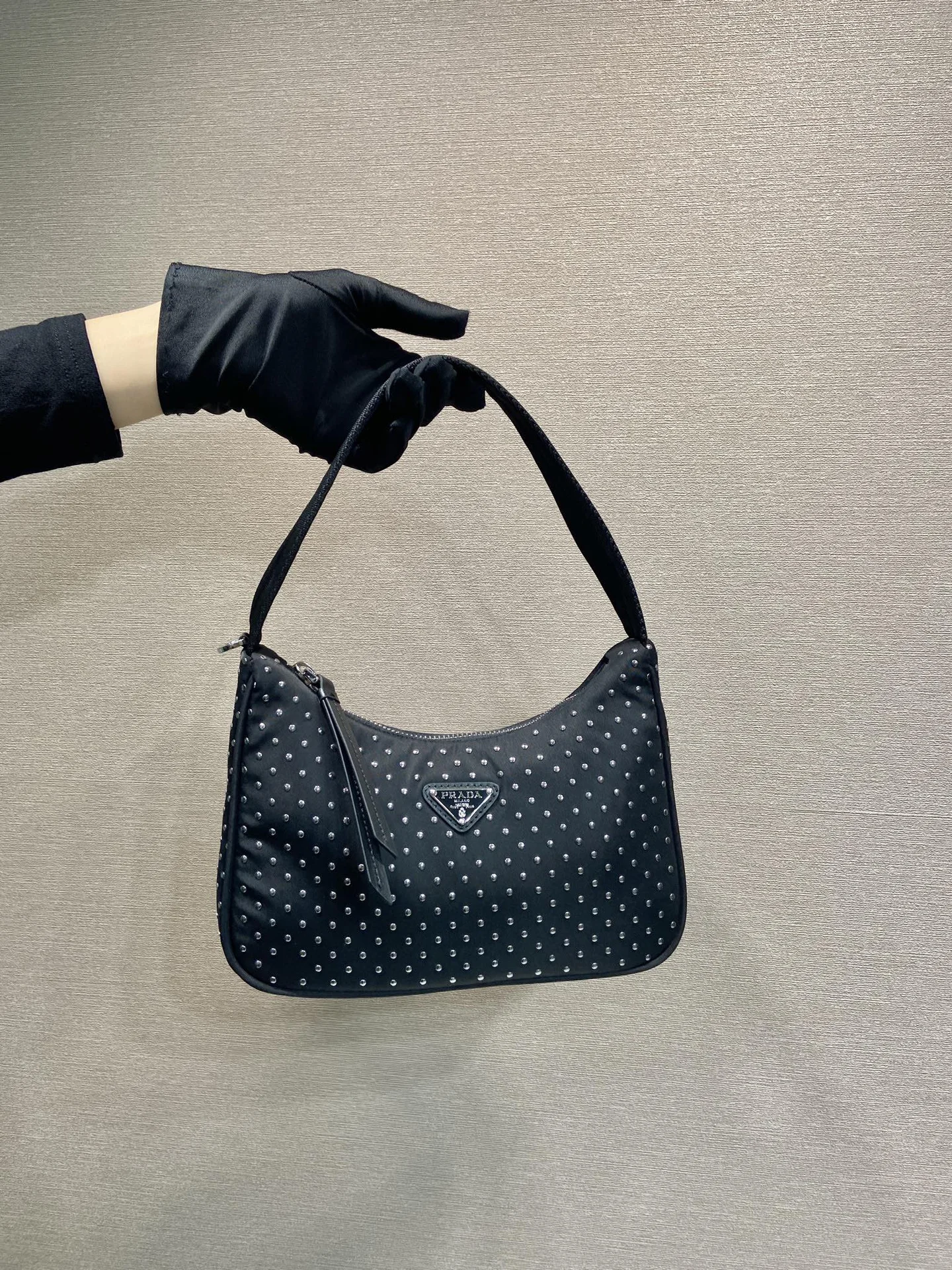 Сумка Prada Studded Re-Edition Tote Bag - миниатюра 2
