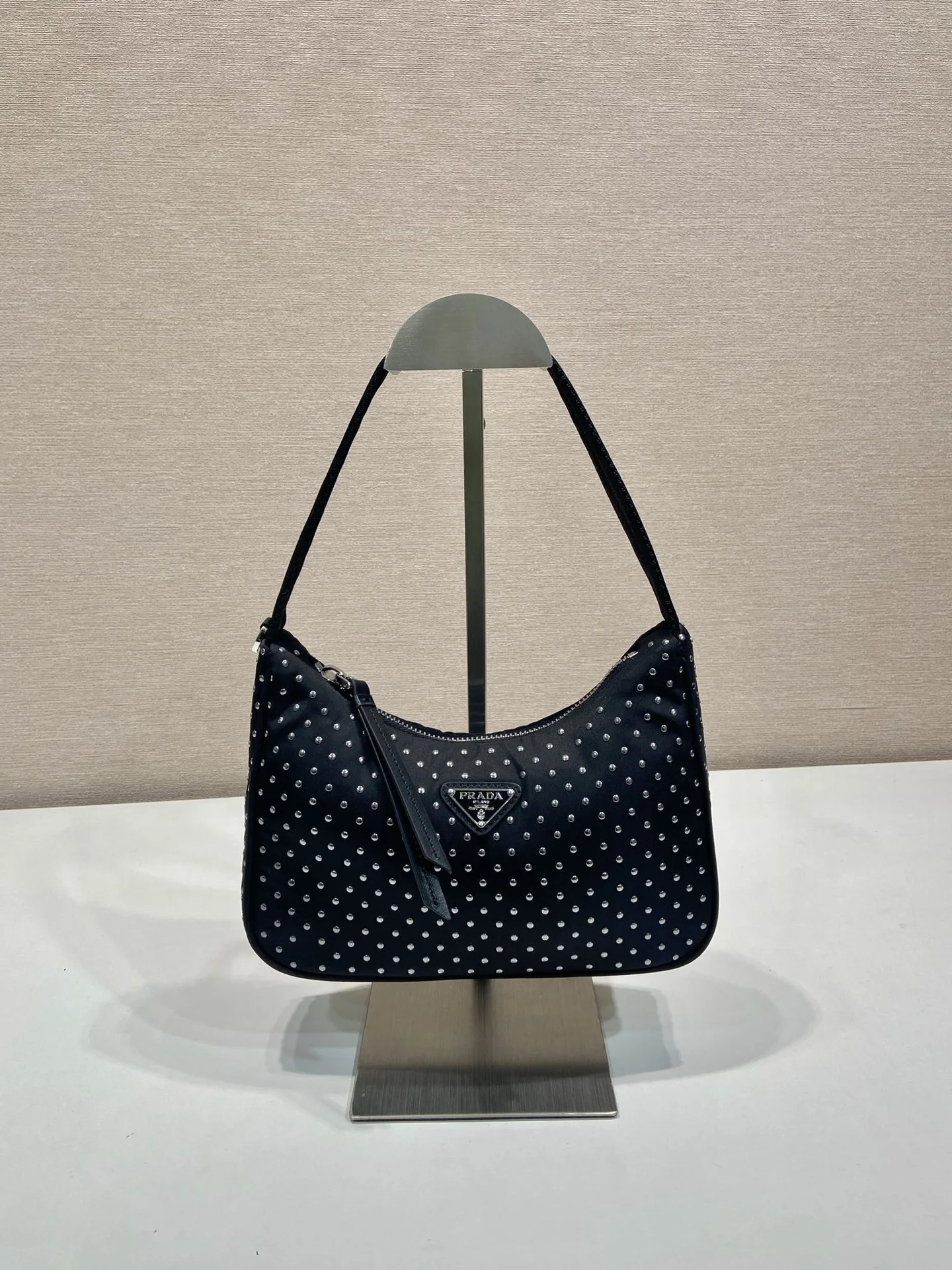 Сумка Prada Studded Re-Edition Tote Bag - миниатюра 3