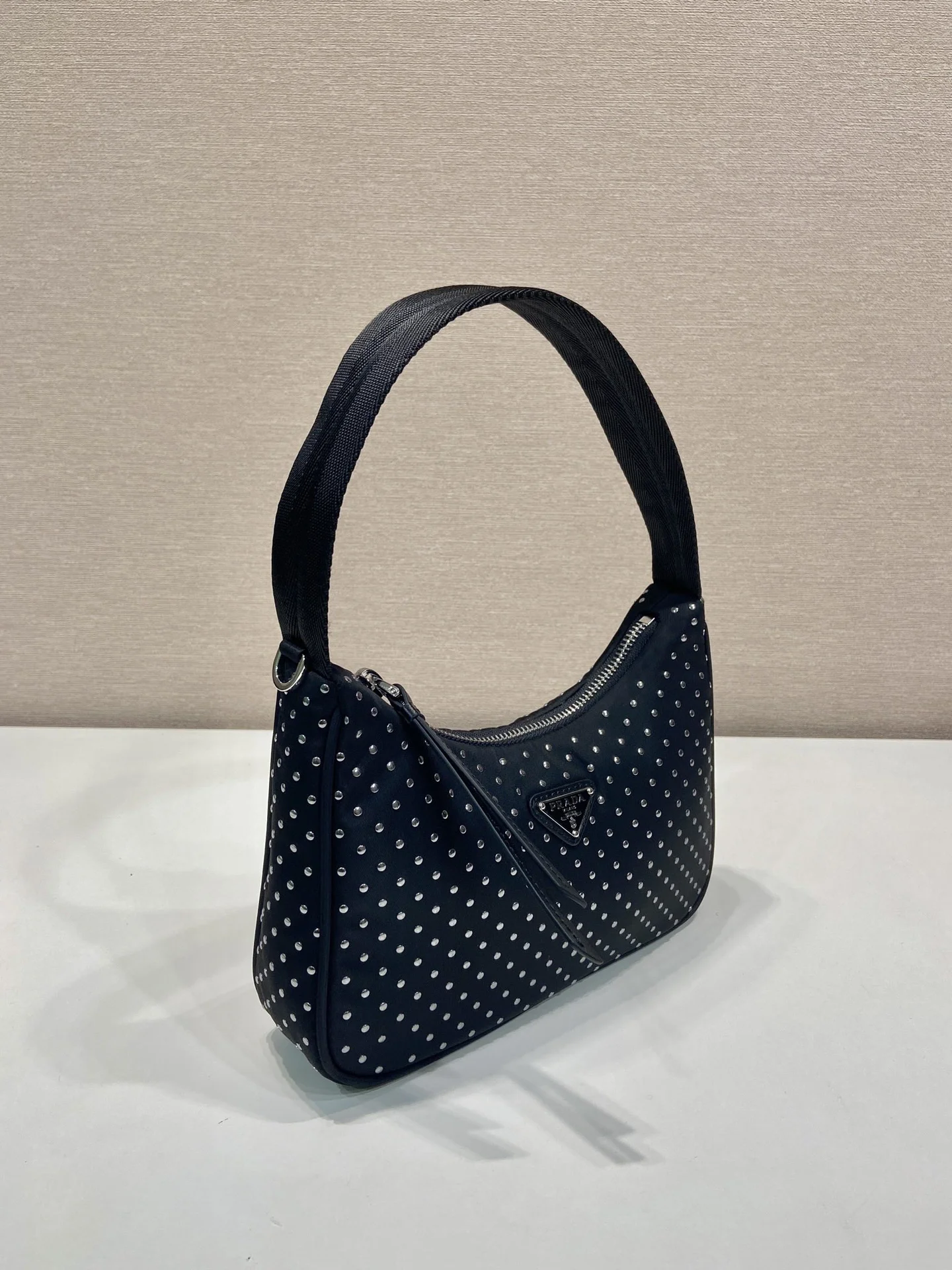 Сумка Prada Studded Re-Edition Tote Bag - миниатюра 4
