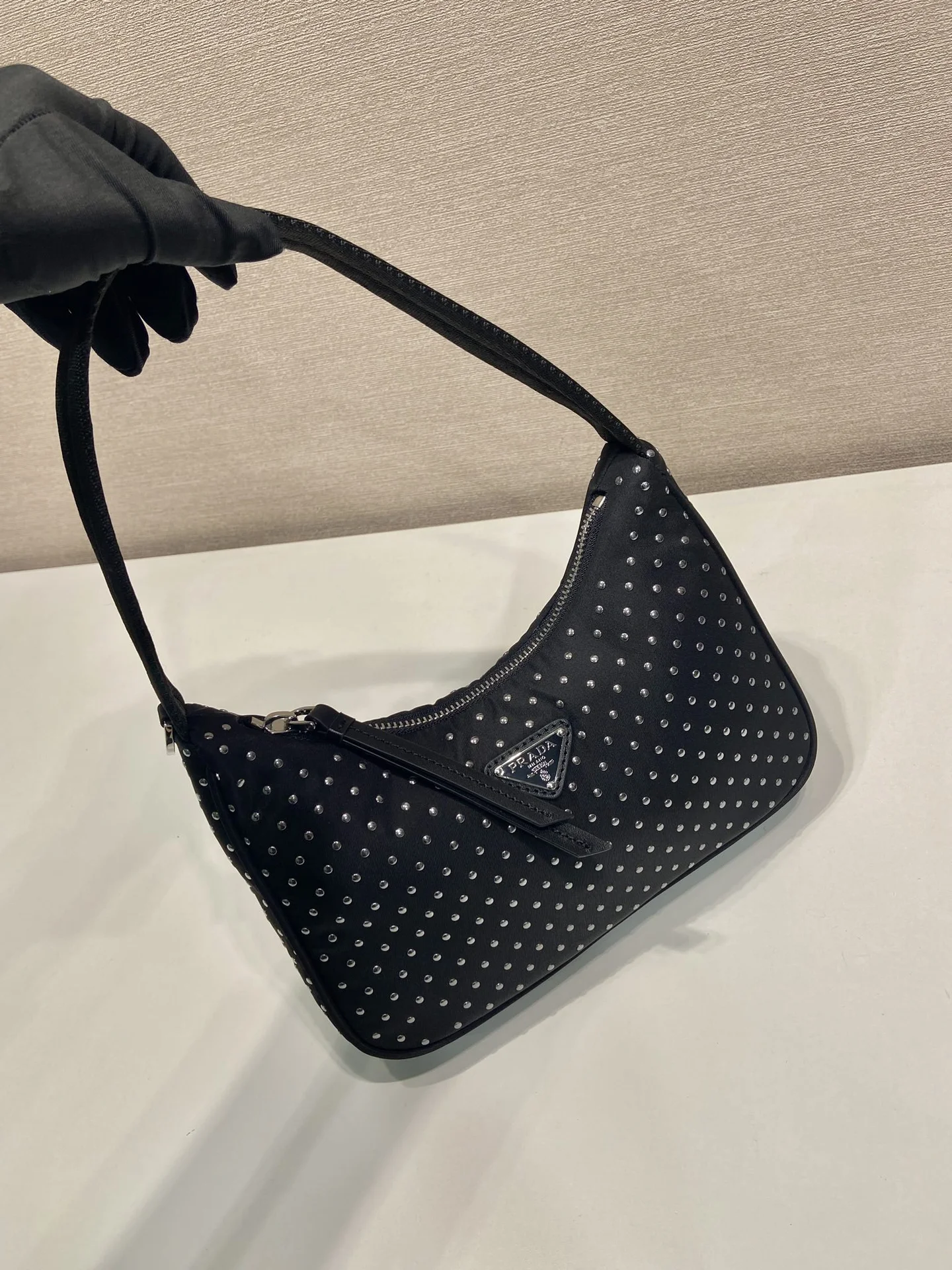 Сумка Prada Studded Re-Edition Tote Bag - миниатюра 5