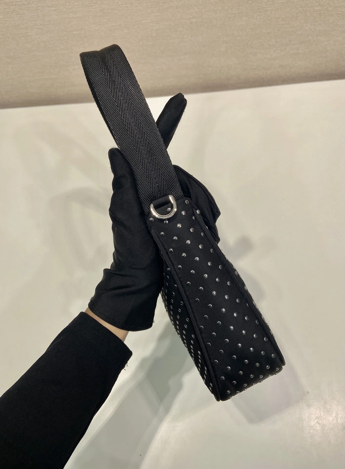 Сумка Prada Studded Re-Edition Tote Bag - миниатюра 8