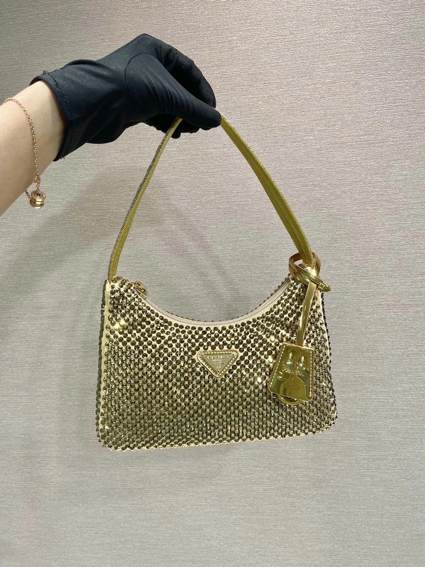 Сумка Prada Studded Re-Edition Tote Bag - миниатюра 11