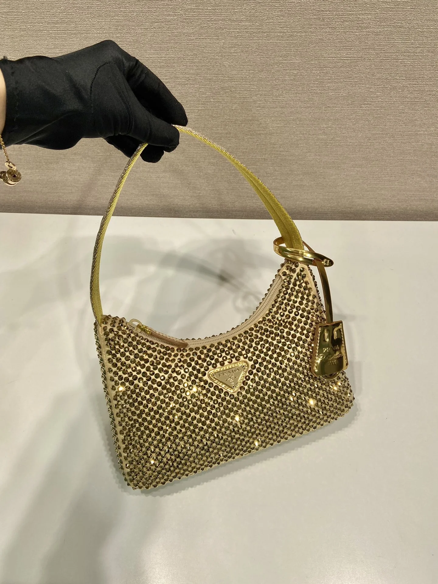 Сумка Prada Studded Re-Edition Tote Bag - миниатюра 13