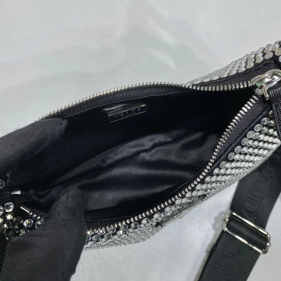 Сумка Prada Studded Re-Edition Tote Bag - миниатюра 28