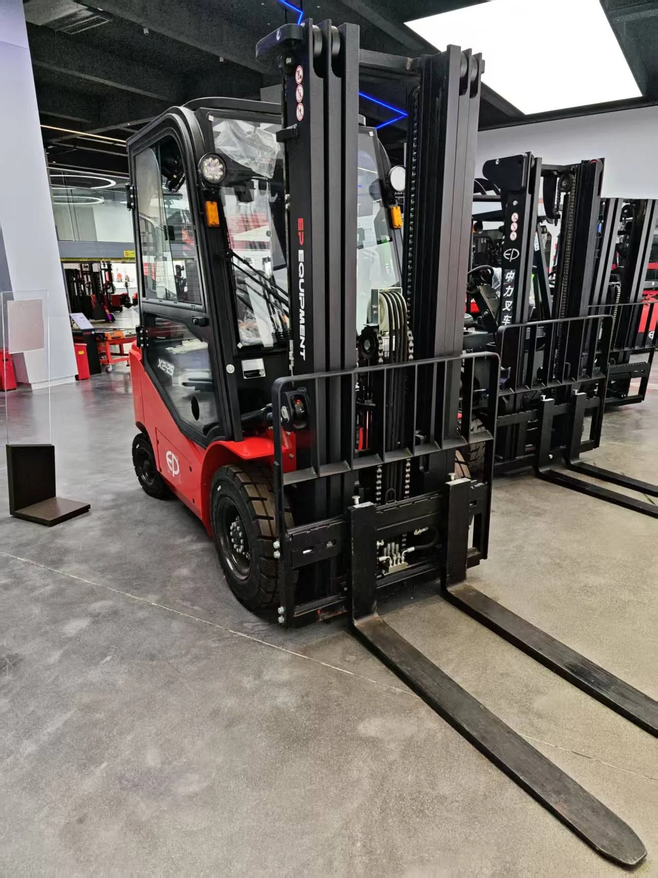 Электропогрузчик EP EFL302X 3.0 т - миниатюра 2