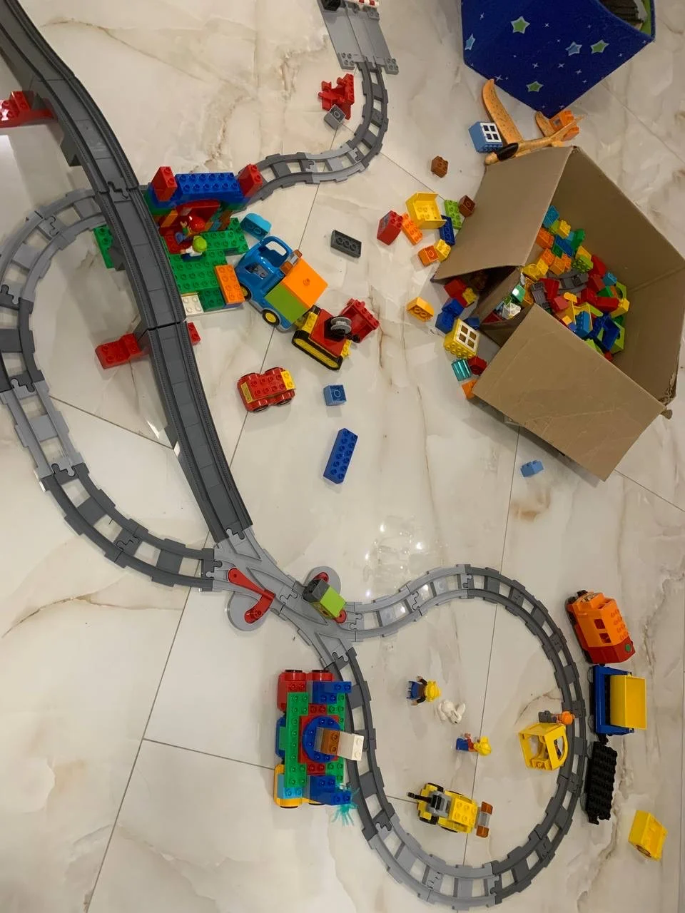 Конструктор lego Duplo Супернабор Железная дорога - миниатюра 2