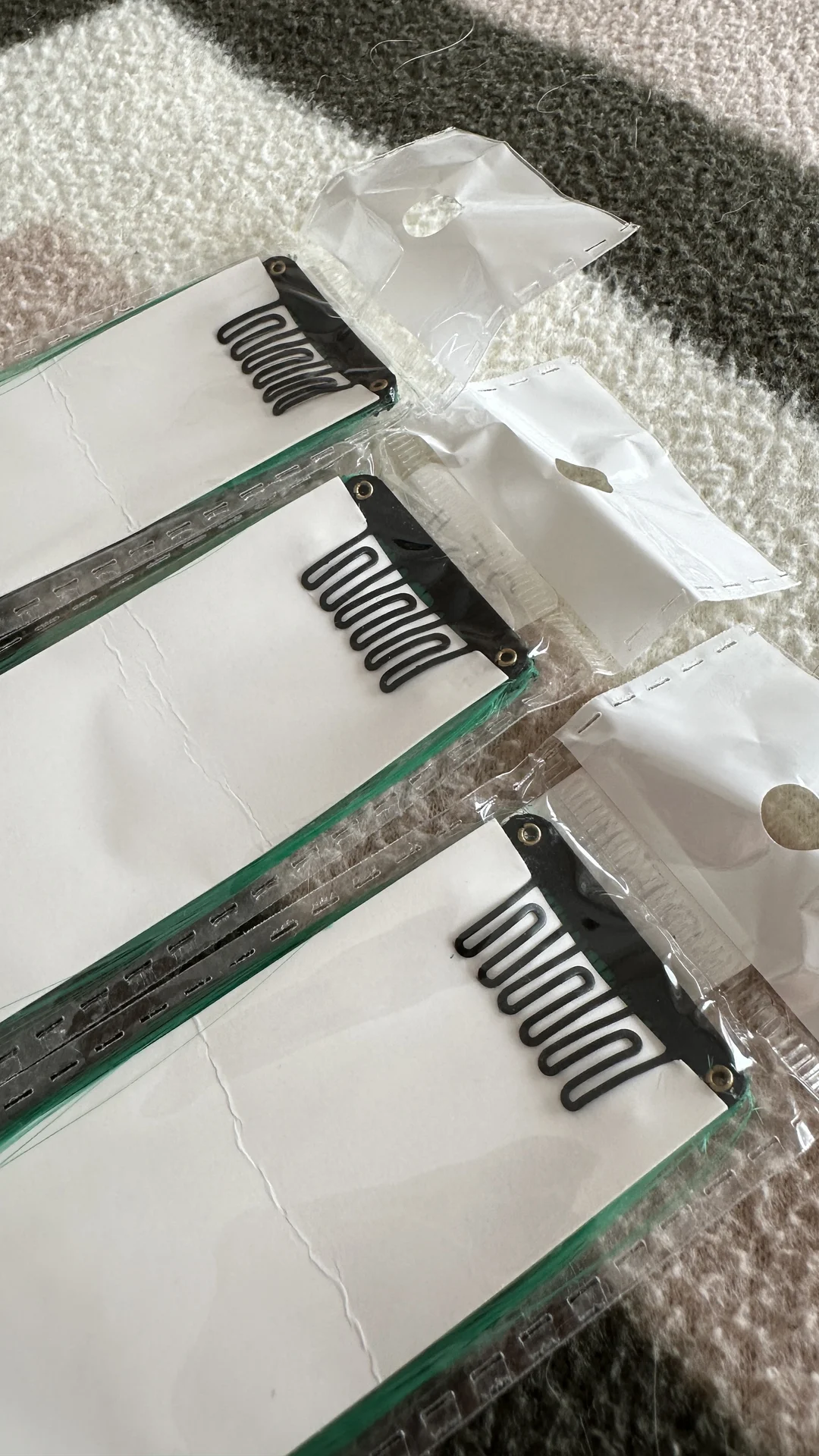 Пряди на заколках - миниатюра 3
