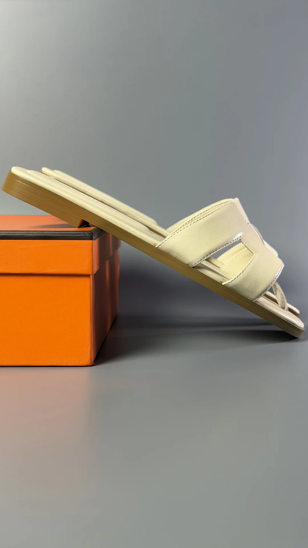 Тапочки Hermes Oran Sandal Beig - миниатюра 4