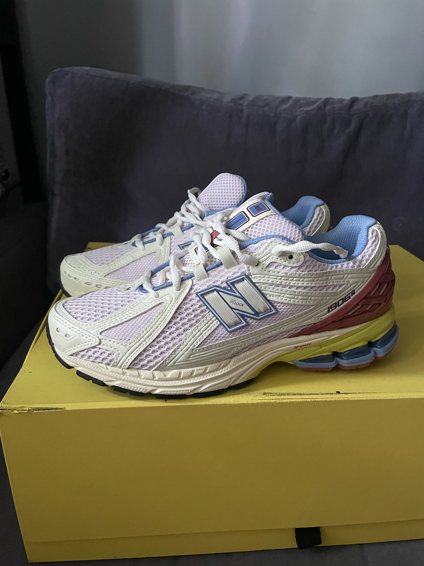 Мужские кроссовки New Balance 1906R - изображение 1