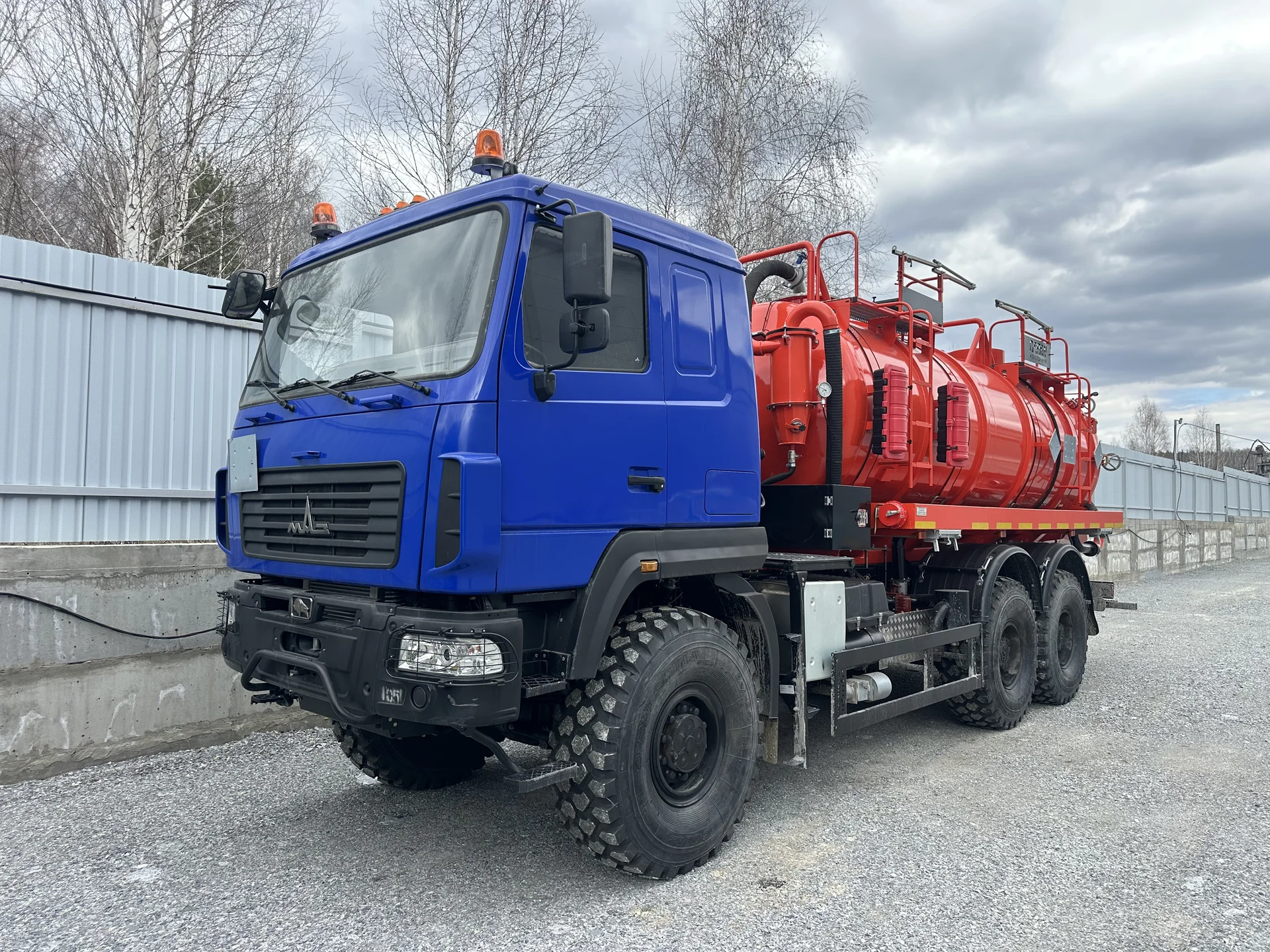 Вакуумная автоцистерна АКН-15 ОД на МАЗ 631828 - изображение 1