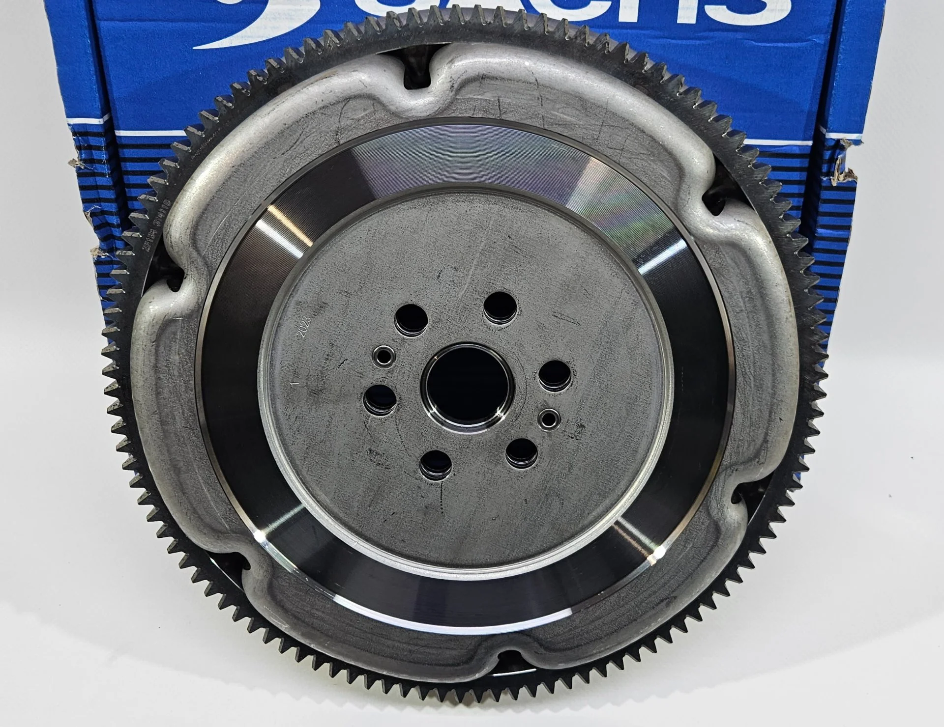 Маховик двухмассовый для Ford Focus 2, Ford Focus 3, Ford Mondeo 4 с ДВС 2.0 и КПП MTX75 240мм. - миниатюра 5
