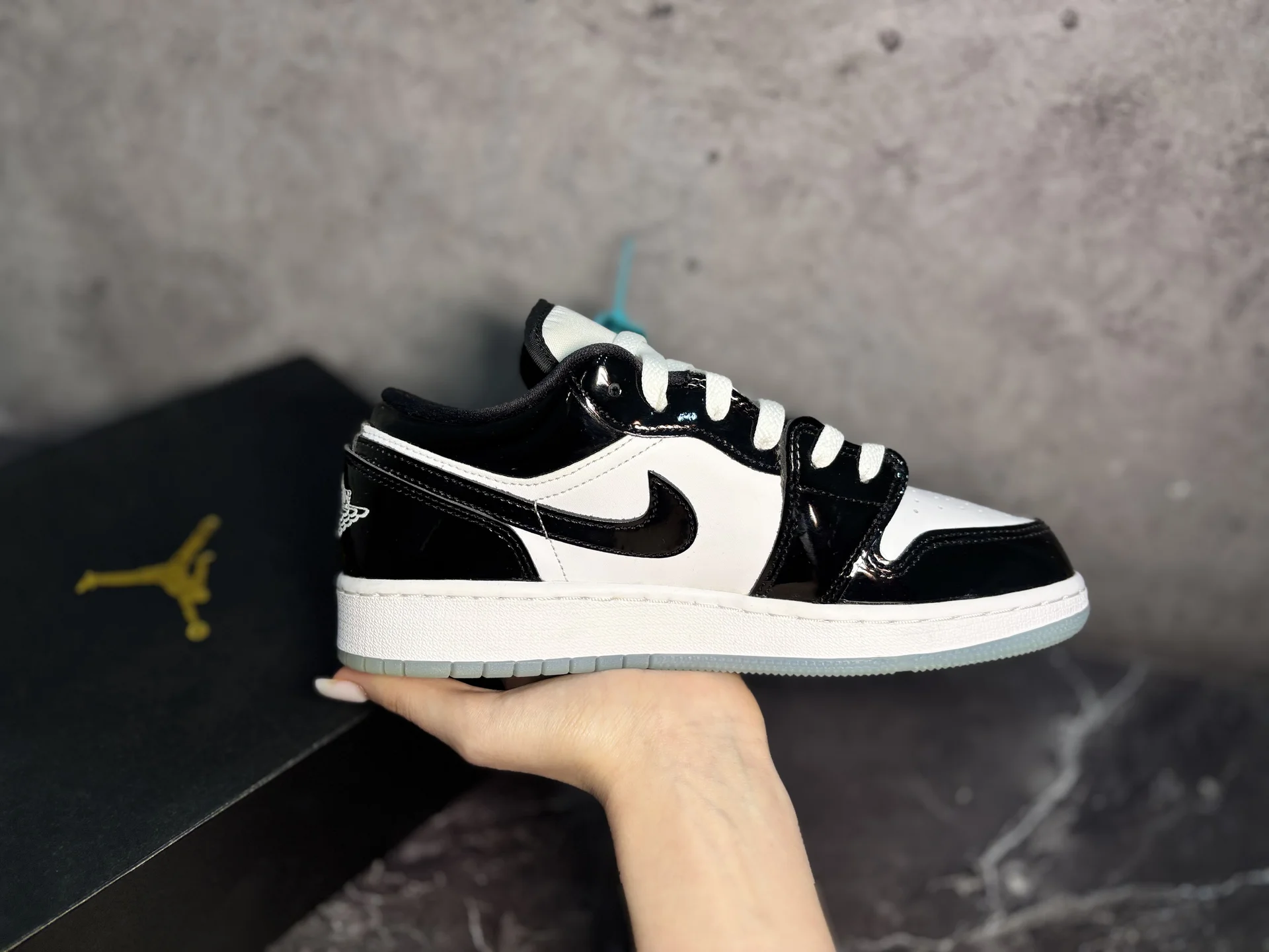 Air Jordan 1 Low SE Concord - изображение 1