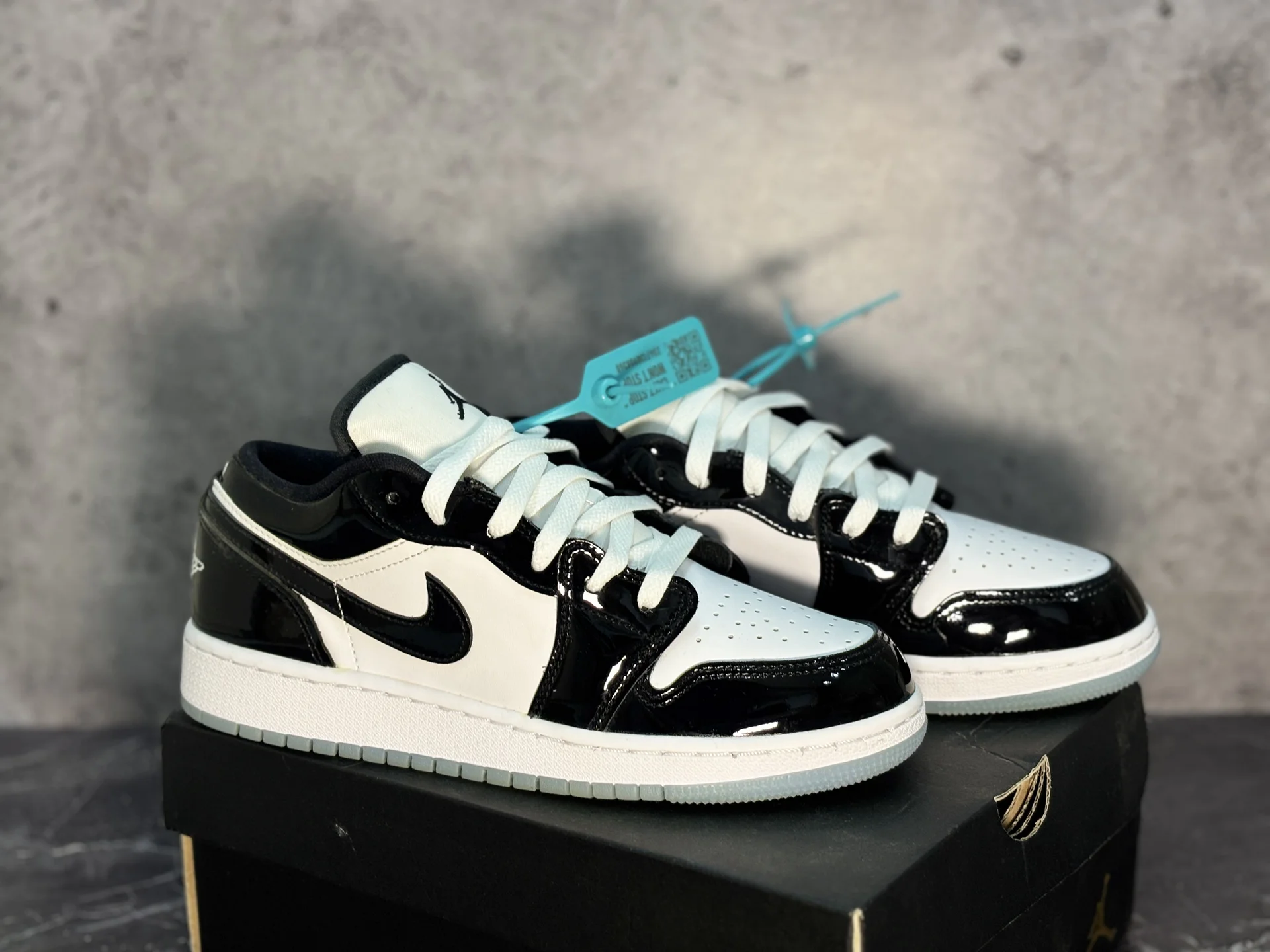Air Jordan 1 Low SE Concord - миниатюра 2