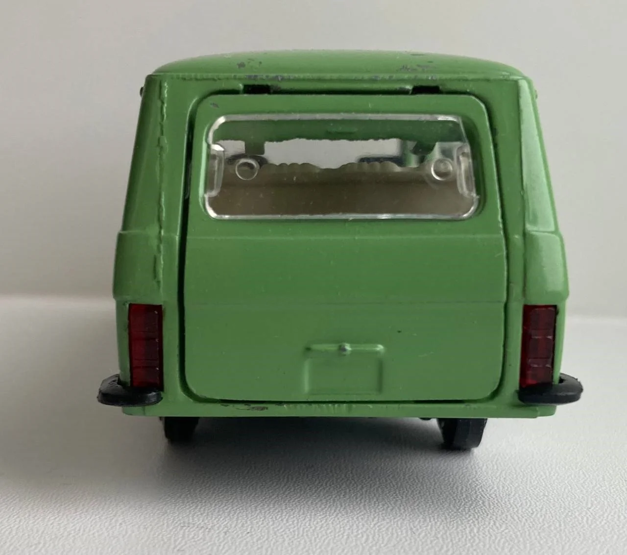 Модель 1:43 СССР раф 2203 фисташковый Тантал - миниатюра 4