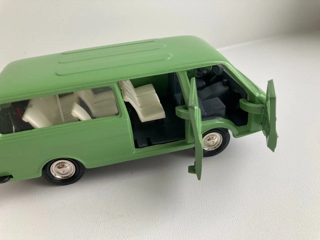 Модель 1:43 СССР раф 2203 фисташковый Тантал - миниатюра 6