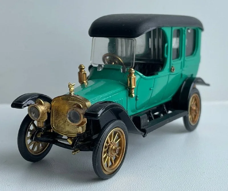 Модель 1:43 Руссо-балт лимузин А 32 подиумный рама под мотор