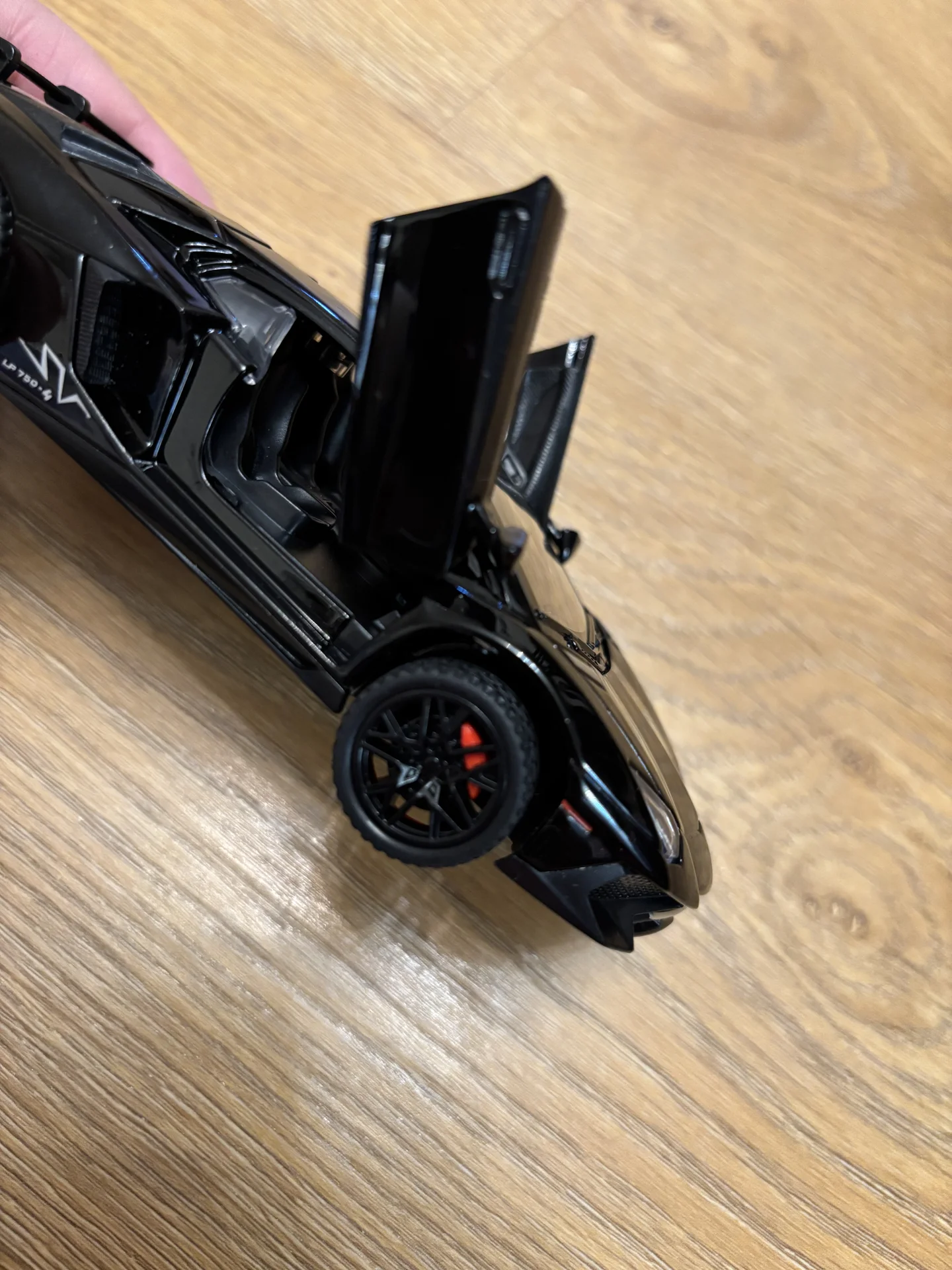 Модель Lamborghini Aventador LP 750-4 - миниатюра 4