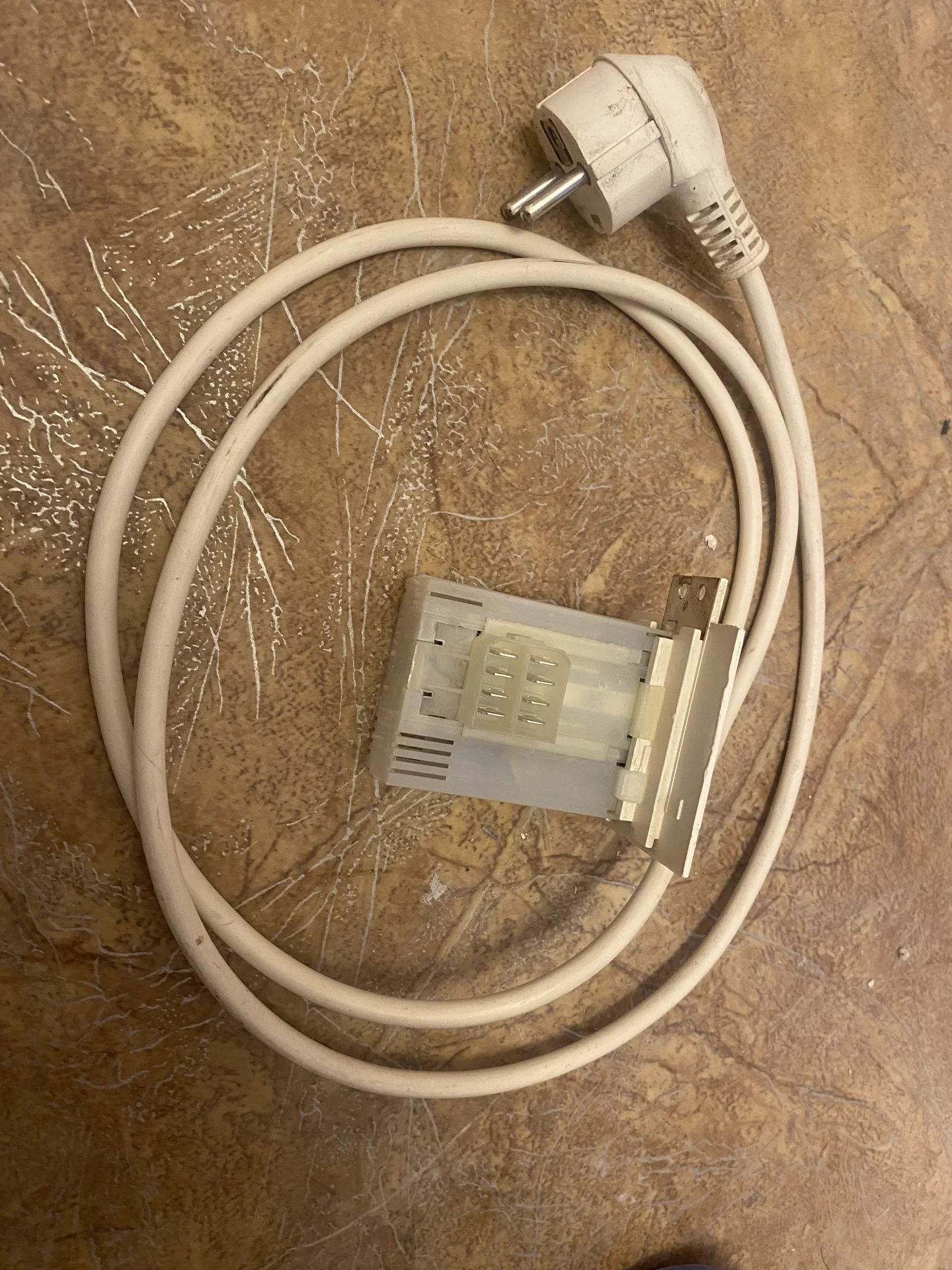 Сетевой фильтр Ariston AVSL 129R - изображение 1