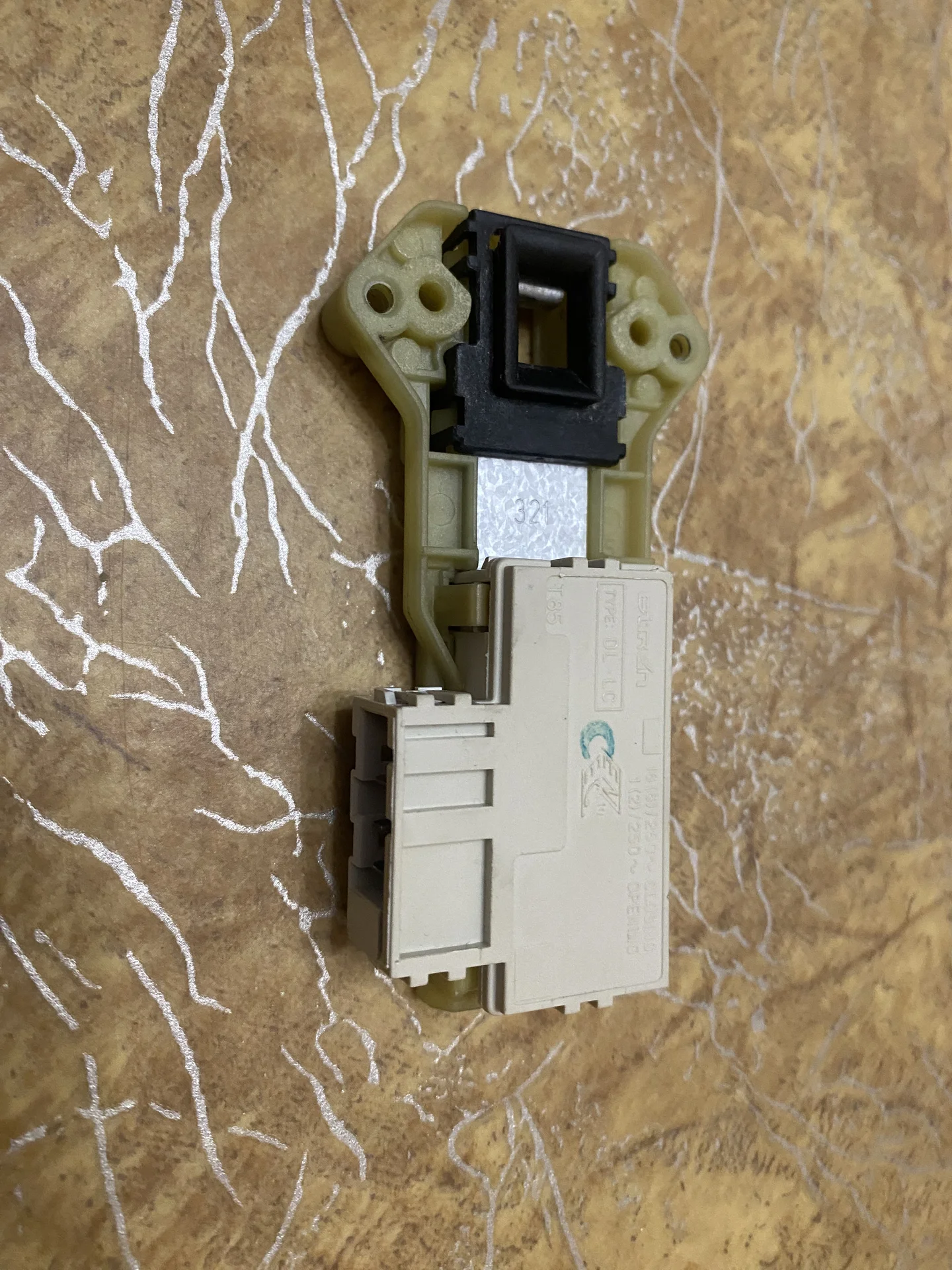 Замок люка (УБЛ) Ariston AVSL 129 R - изображение 1