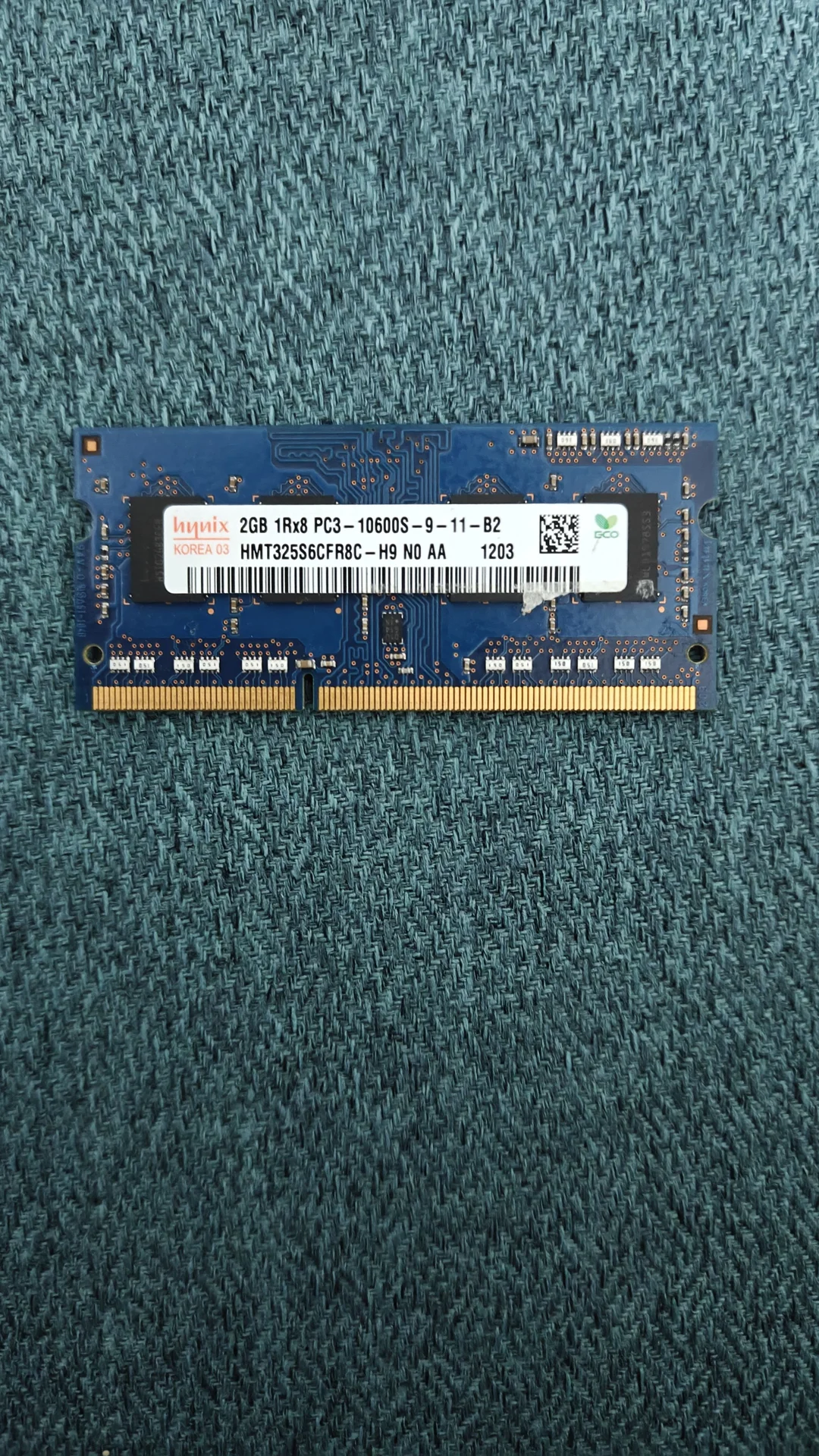 Две плашки оперативной памяти DDR3 1333 SO-DIMM - миниатюра 2