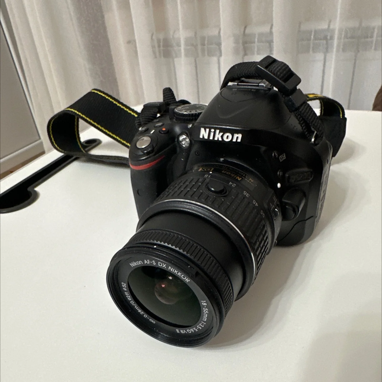 Продаю зеркальный фотоаппарат Nikon D5200 - миниатюра 2