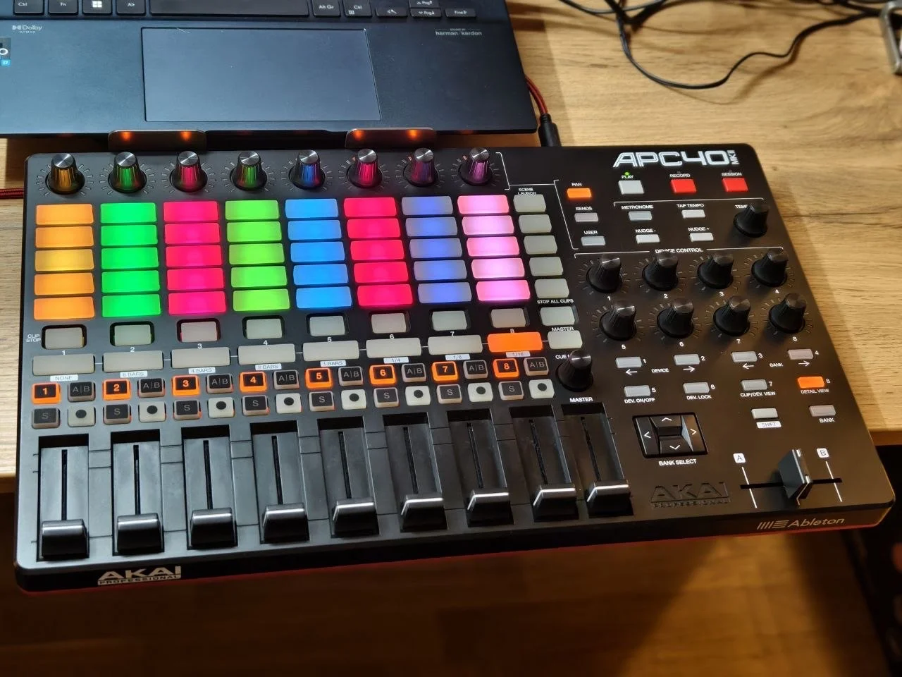 Миди контроллер akai APC40 mkii - миниатюра 2