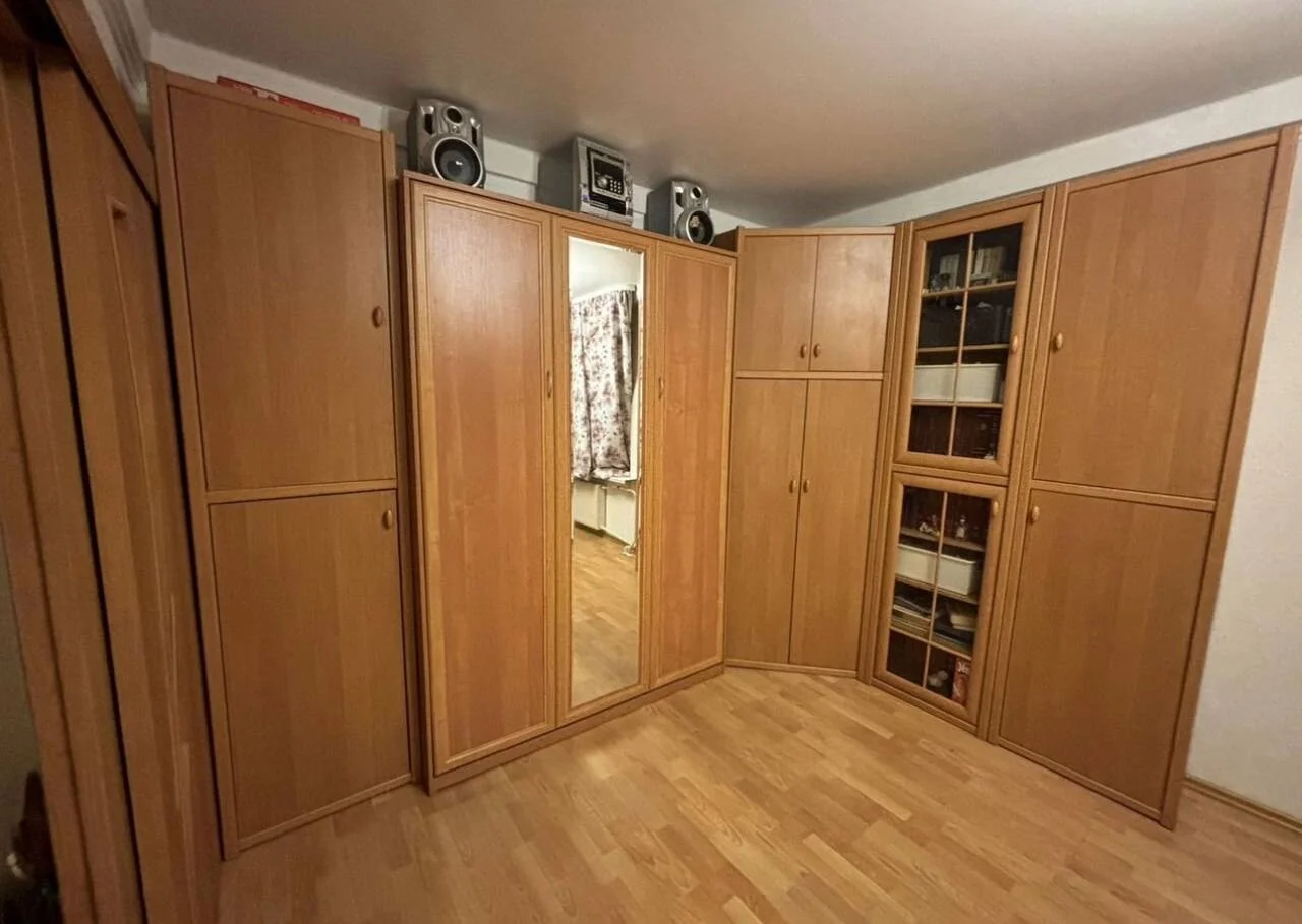 Подъемная кровать и стенка в комнату