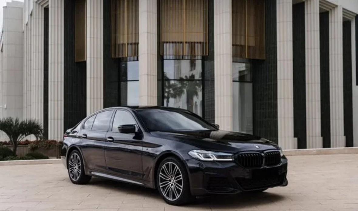 Аренда автомобиля BMW 5 G30 M Sport LCI - изображение 1