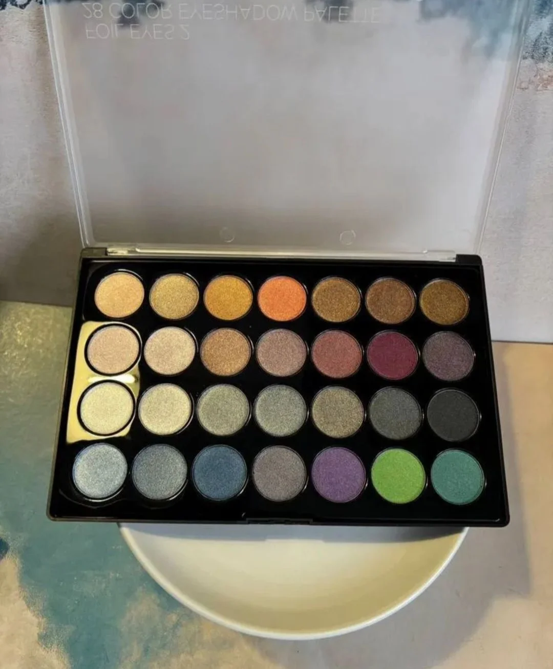 Палетка теней от BH Cosmetics Foil Eyes 2 - изображение 1