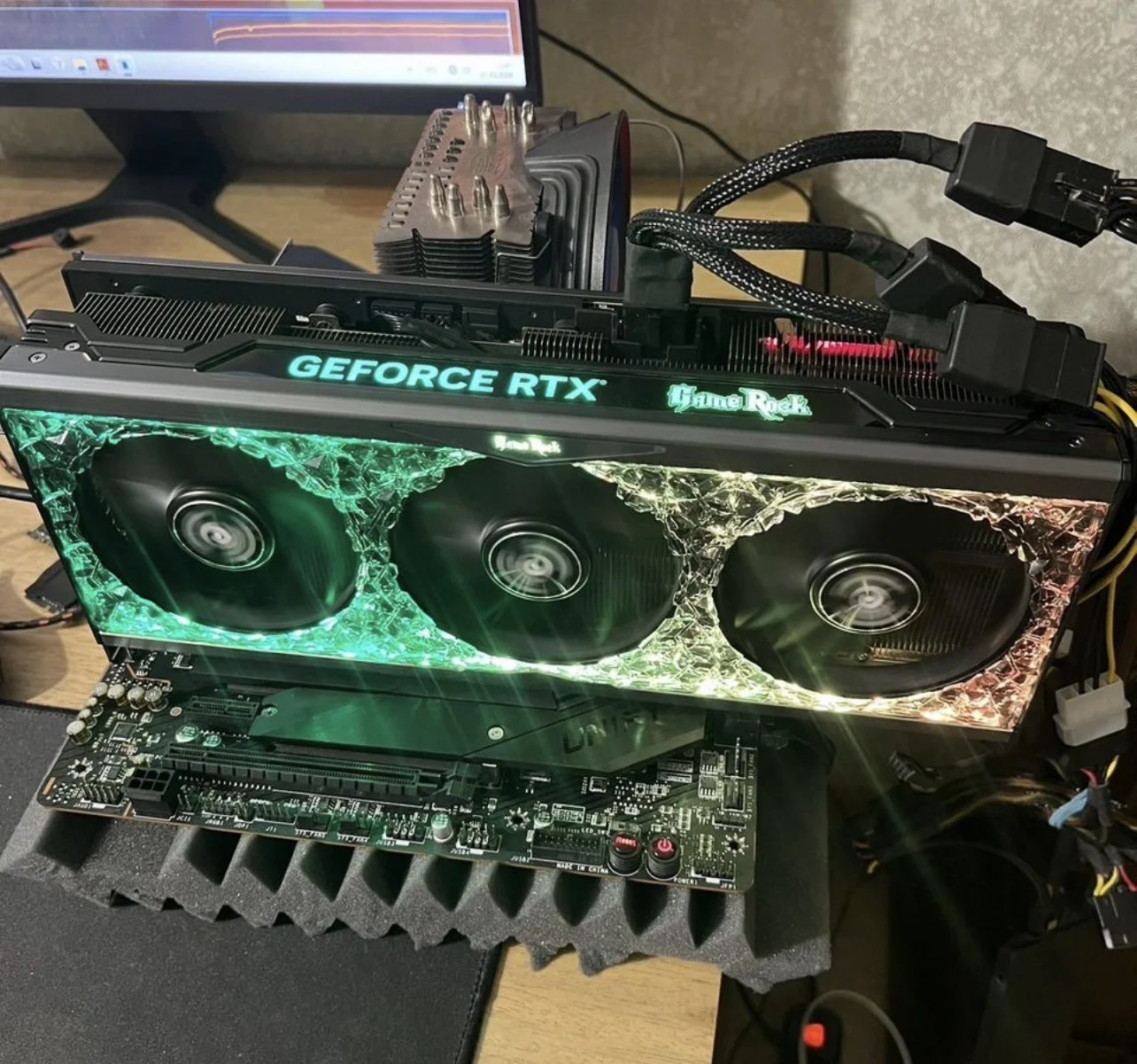 Palit RTX 4080 GameRock OC 16GB - миниатюра 3