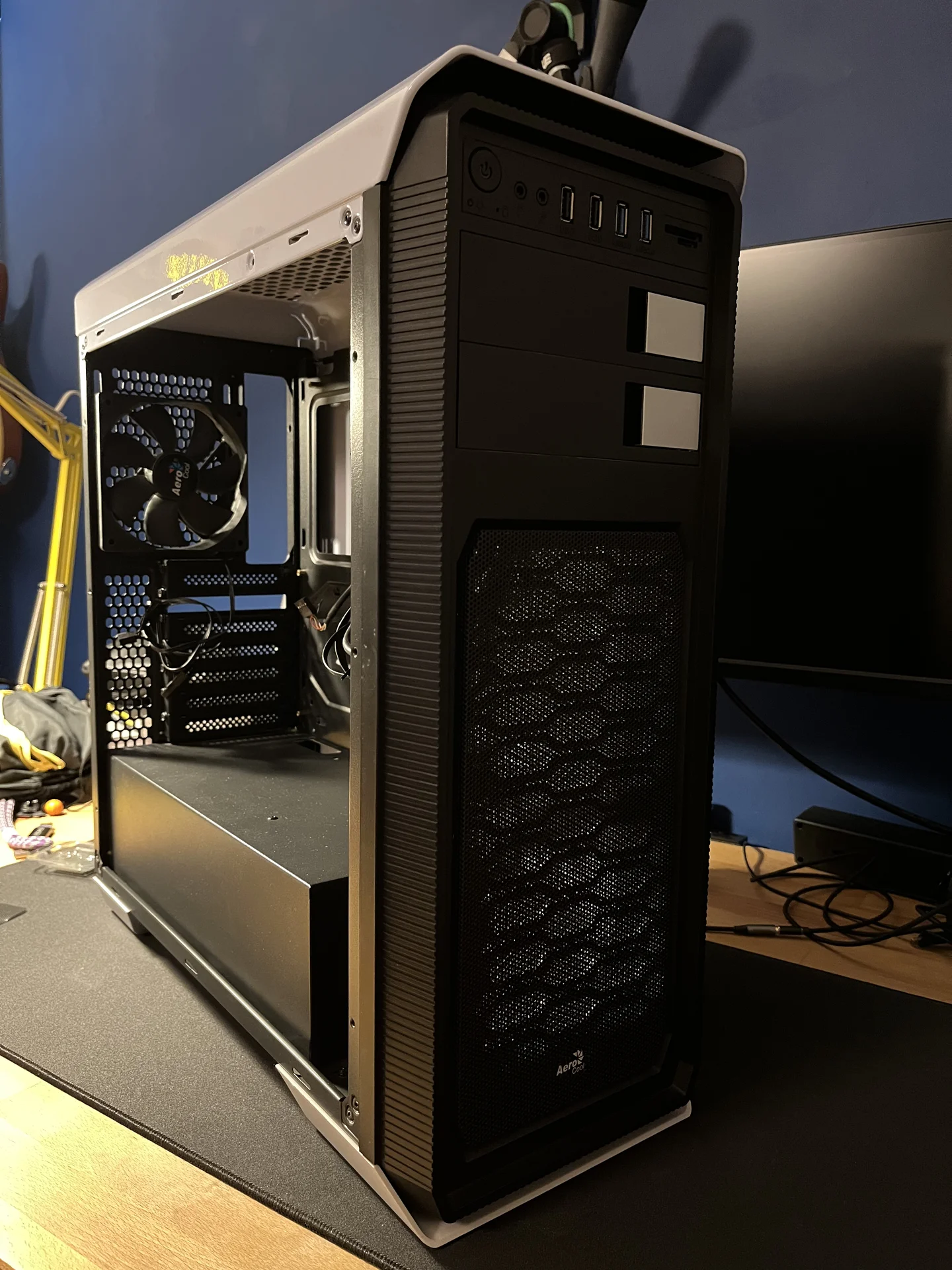 Корпус для пк AeroCool - изображение 1