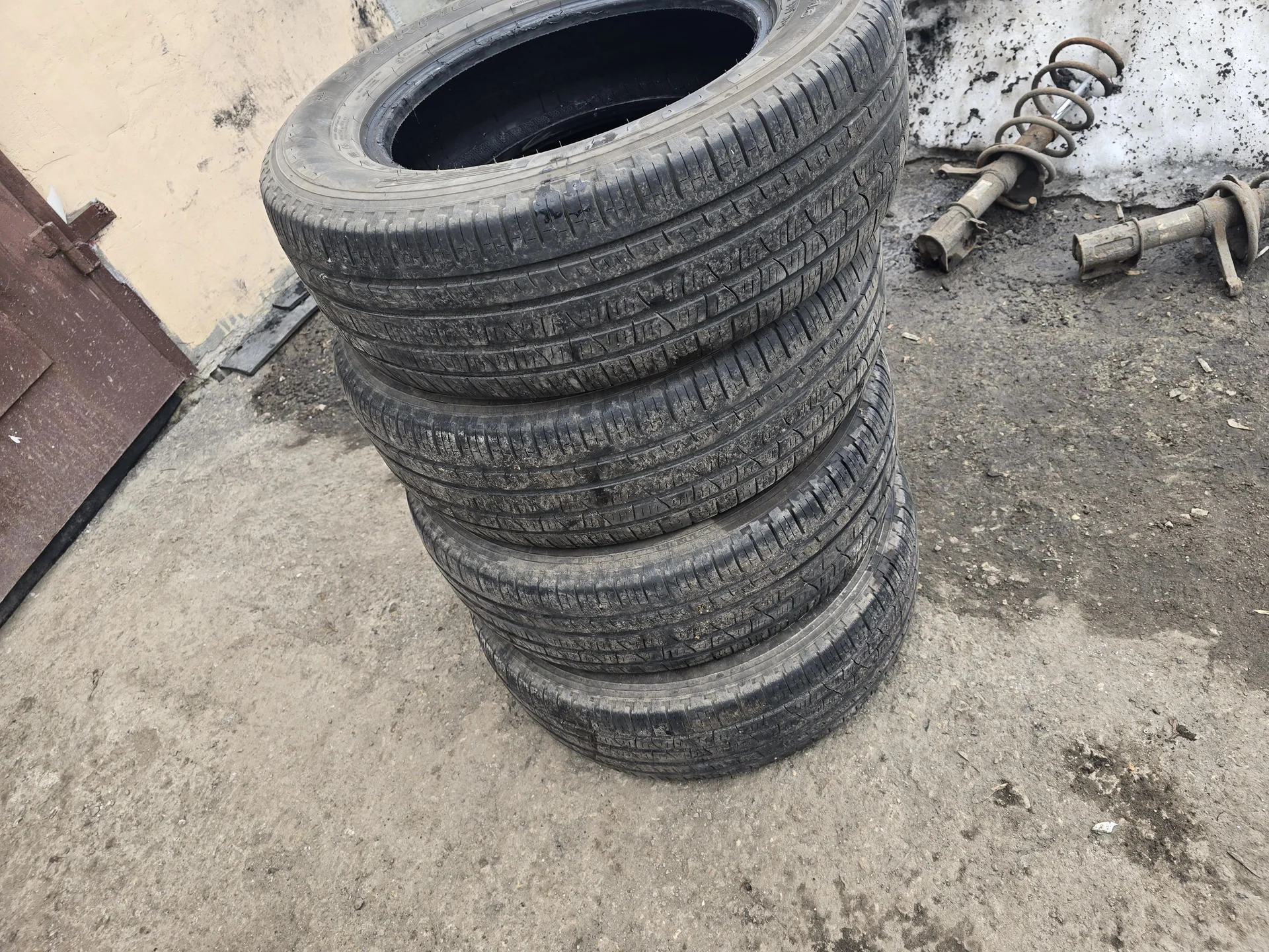 Летняя резина pirelli scorpion verde R16/215/65 - изображение 1