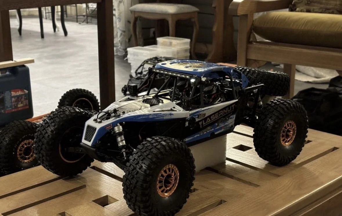Losi lasernut u4 1/10 RTR голубая - изображение 1