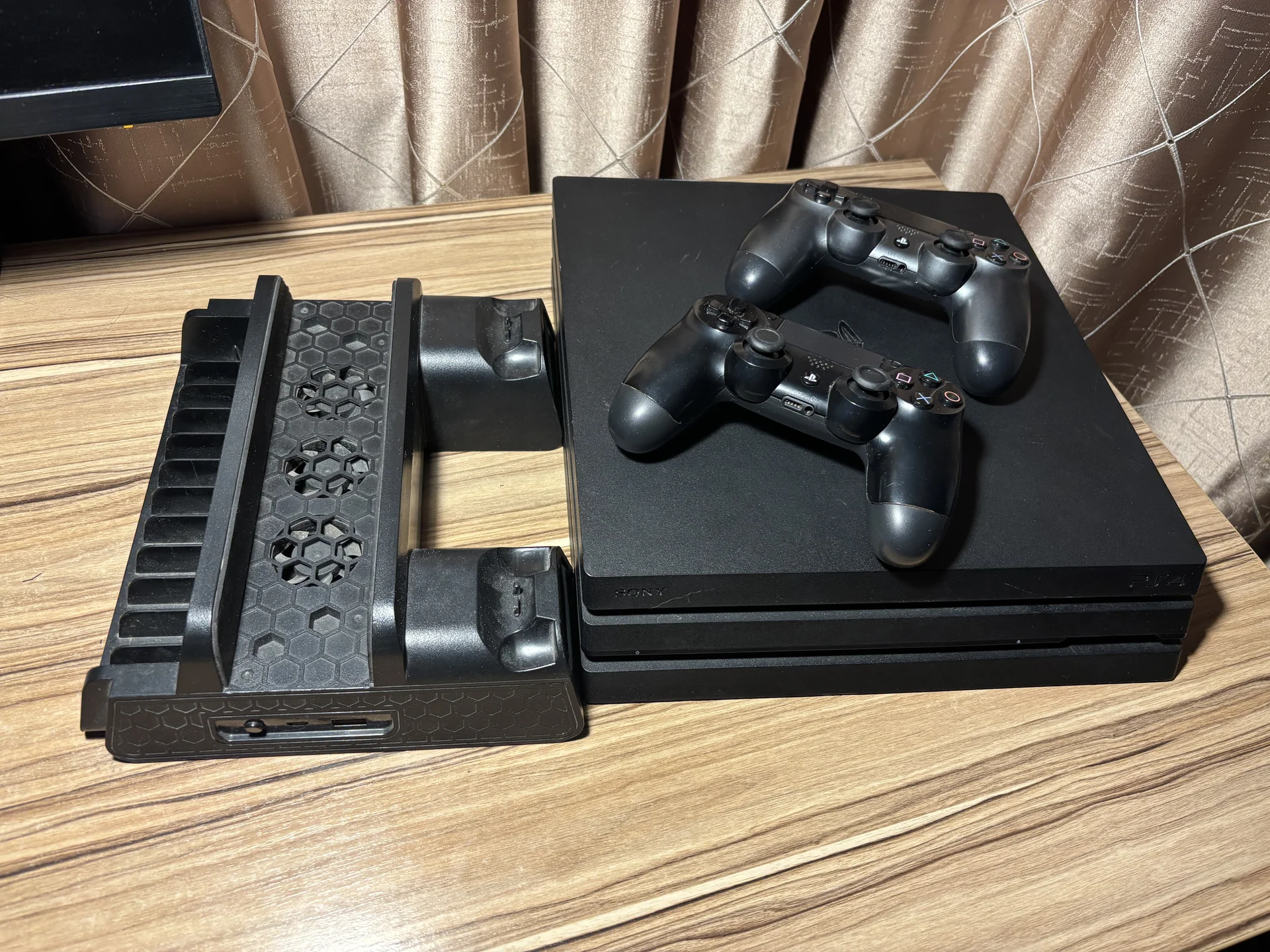 Sony playstation 4 pro 1tb - изображение 1