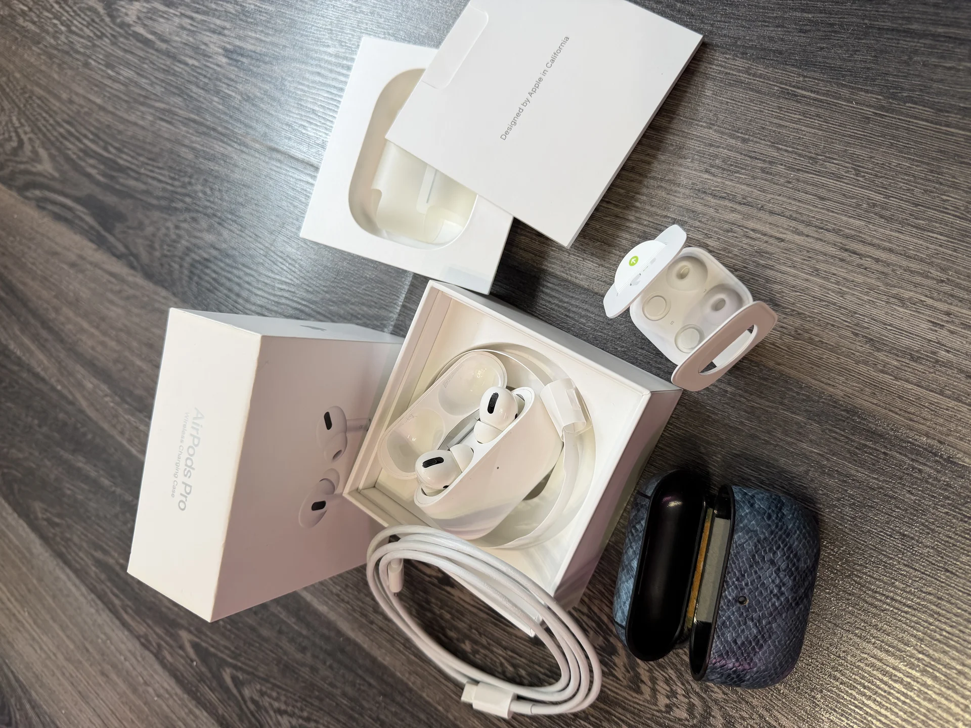 Apple AirPods Pro - изображение 1