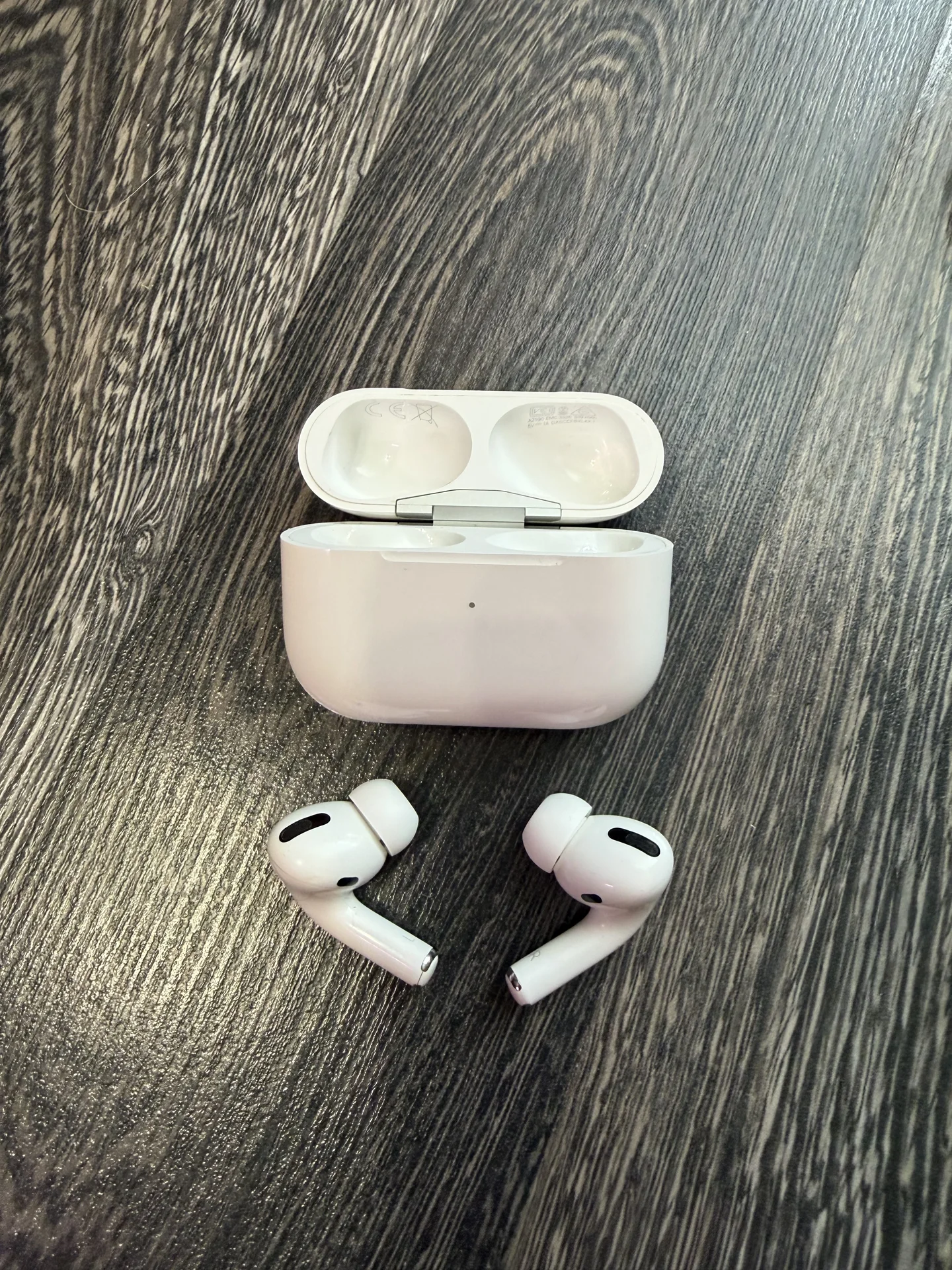 Apple AirPods Pro - миниатюра 2