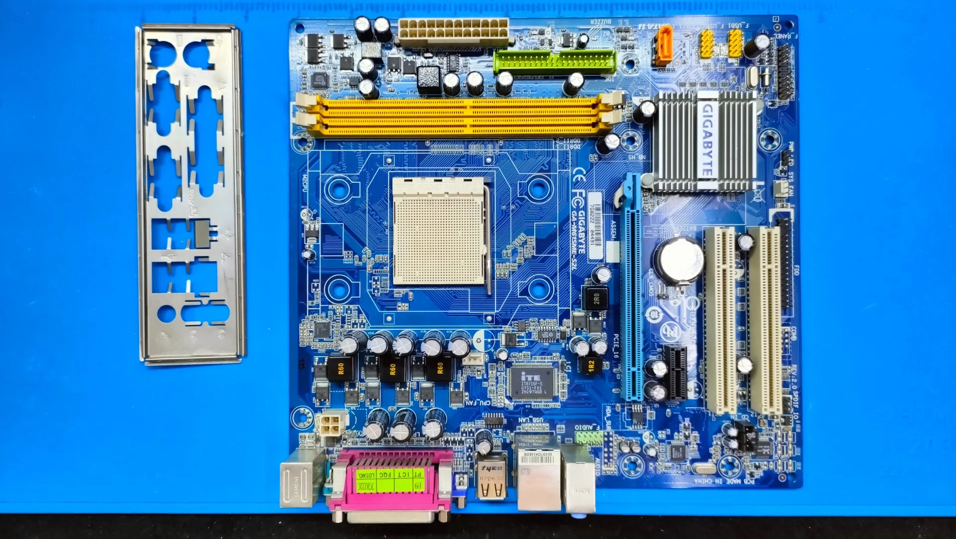 Материнская плата Gigabyte GA-M61SME-S2L - изображение 1