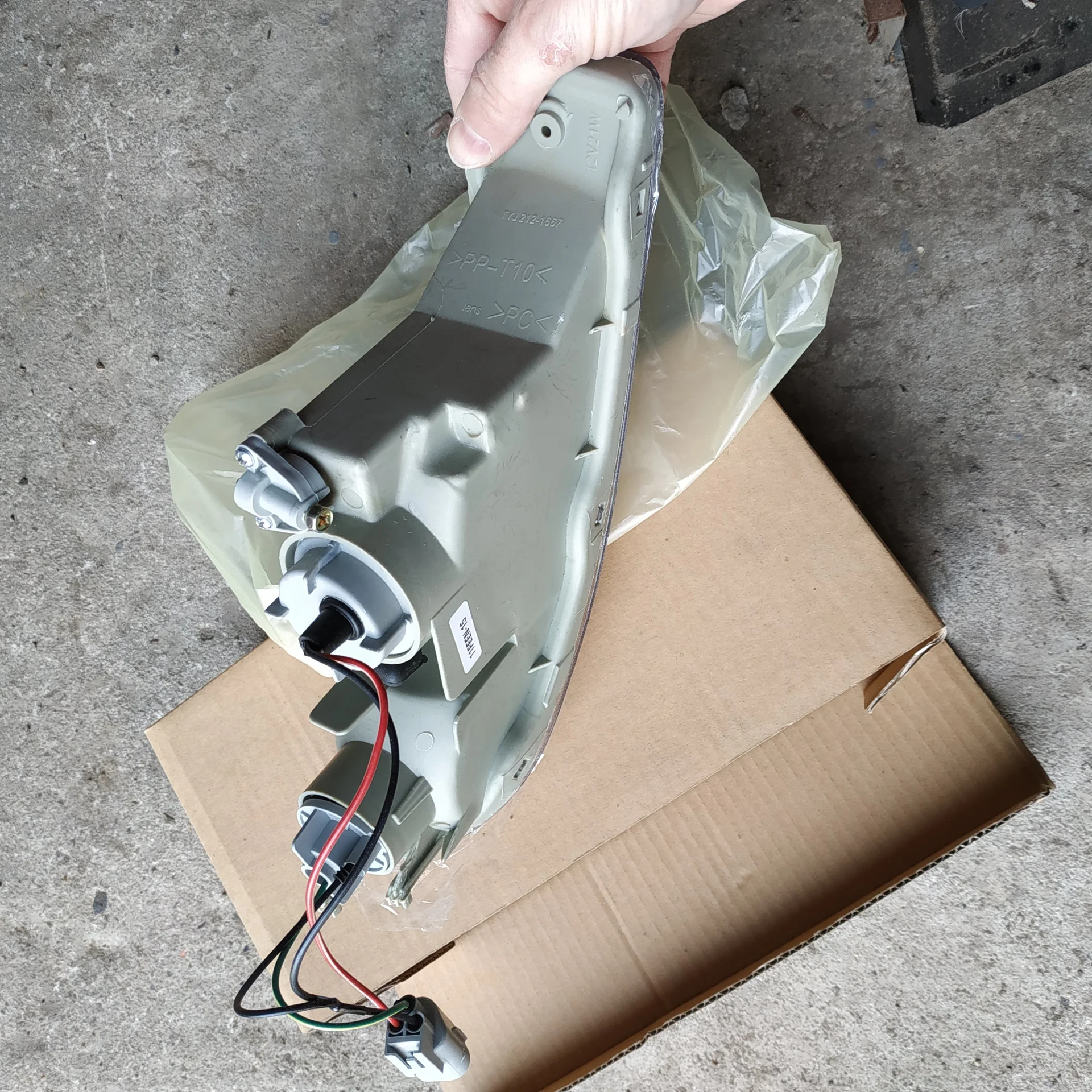 Поворотник левый Toyota Corolla 94-96 / Toyota Caldina 96-99 / Toyota Corona AT190, CT190, CT195, ST - миниатюра 3
