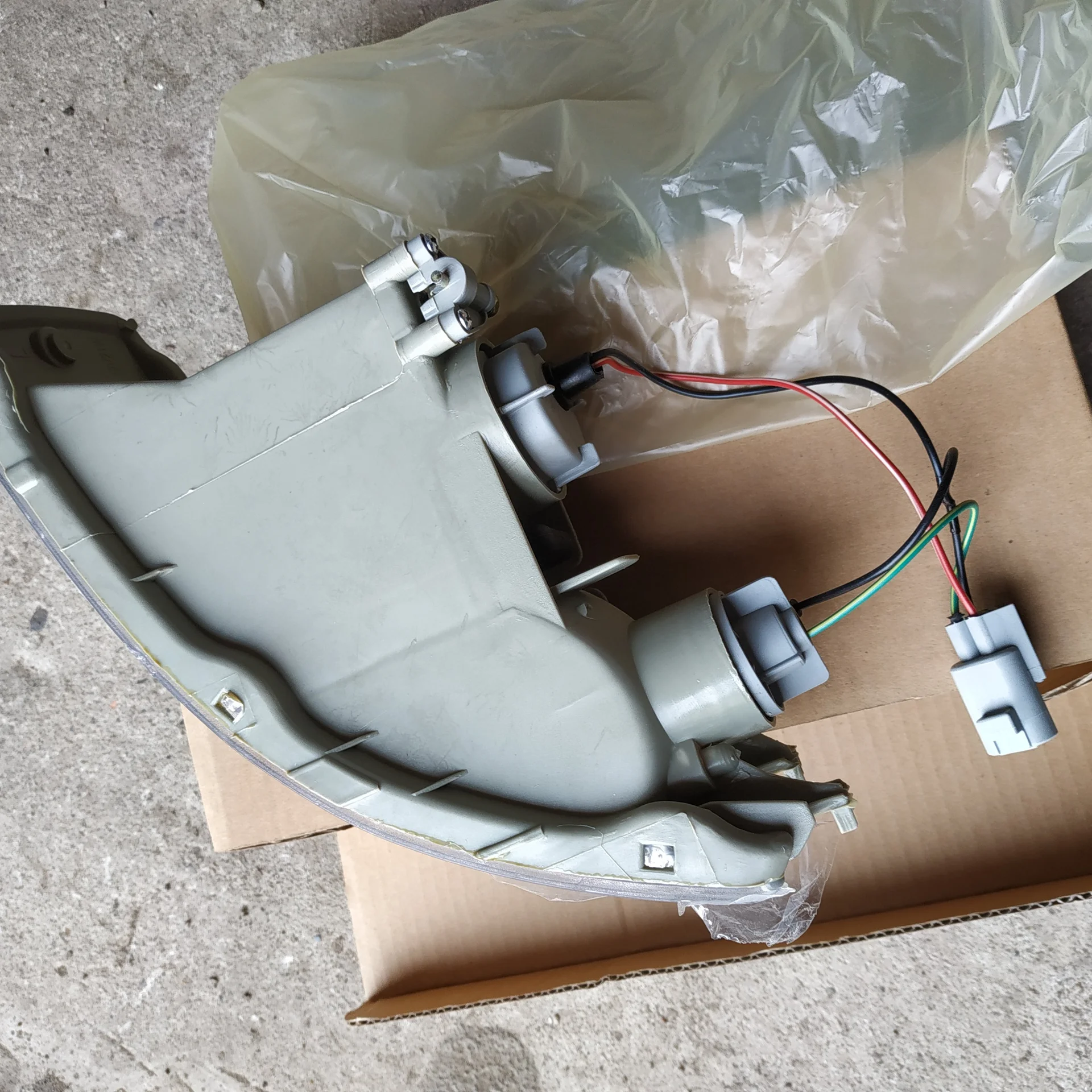 Поворотник левый Toyota Corolla 94-96 / Toyota Caldina 96-99 / Toyota Corona AT190, CT190, CT195, ST - миниатюра 4