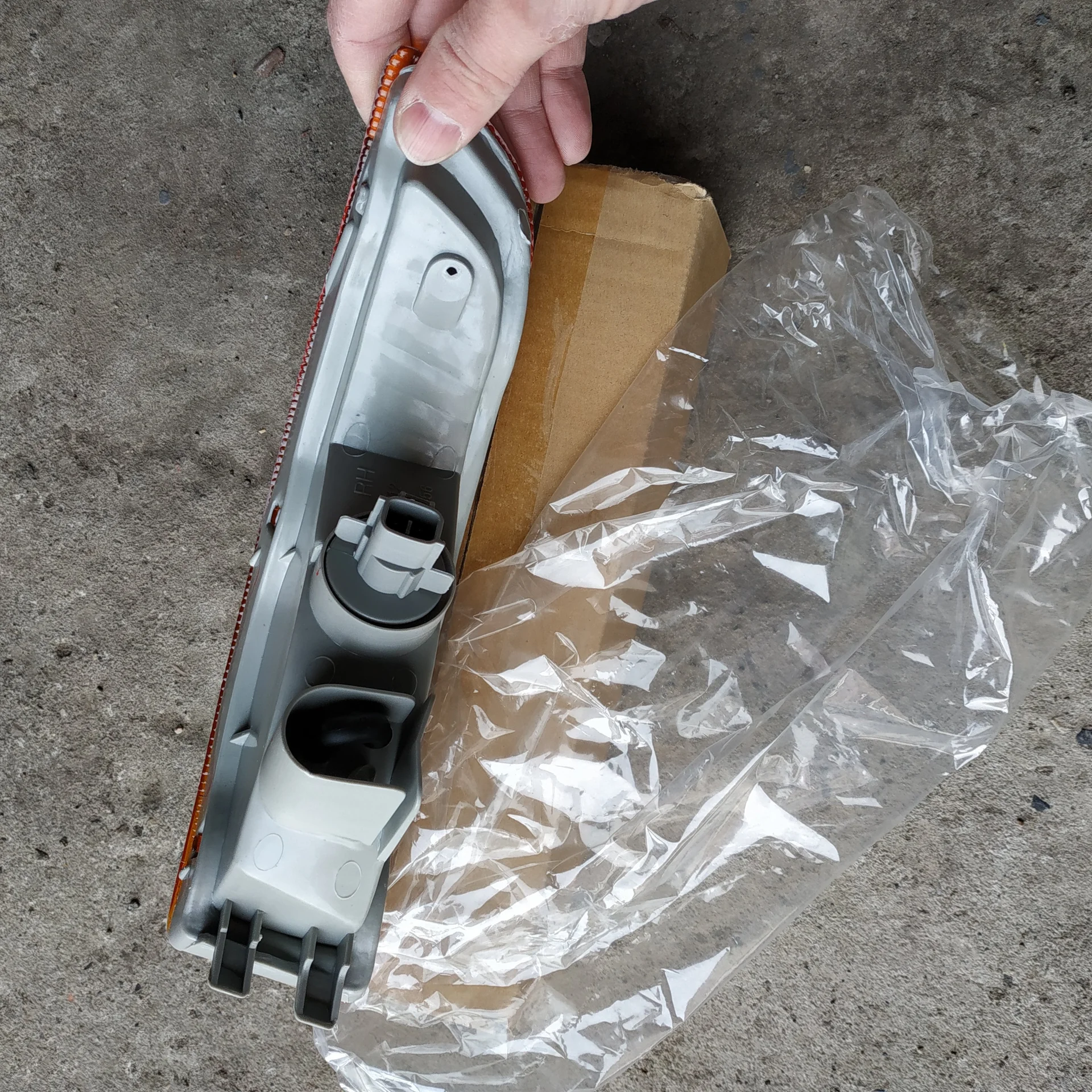 Поворотник в бампере правый Toyota Corona/Carina R желтый 92-96 (8151020650, 2121656L, 8121020380) - миниатюра 3