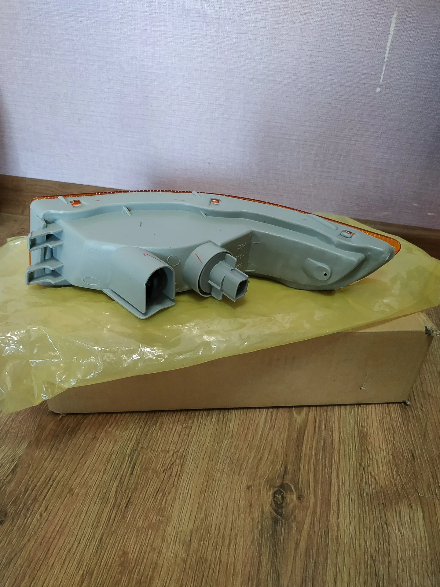 Поворотник в бампере правый Toyota Corona/Carina R желтый 92-96 (8151020650, 2121656L, 8121020380) - миниатюра 6