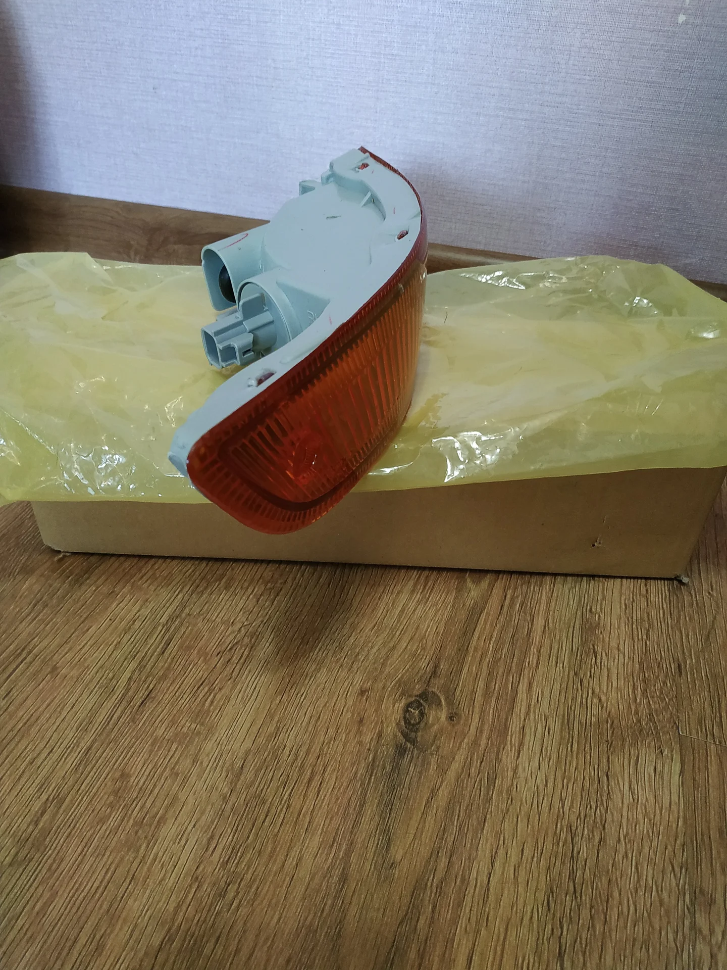 Поворотник в бампере правый Toyota Corona/Carina R желтый 92-96 (8151020650, 2121656L, 8121020380) - миниатюра 7