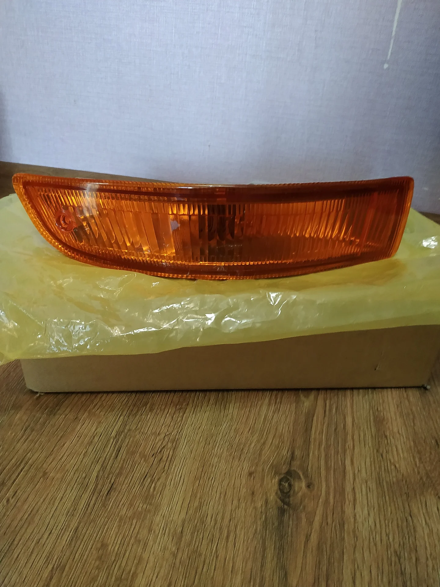 Поворотник в бампере правый Toyota Corona/Carina R желтый 92-96 (8151020650, 2121656L, 8121020380) - миниатюра 8