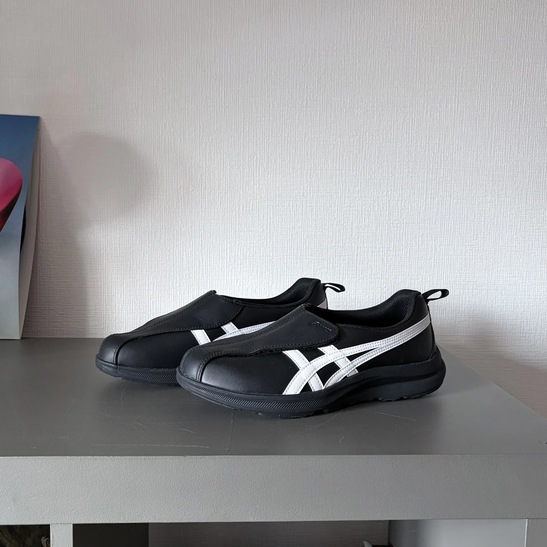 Кроссовки на липучке Asics новые - миниатюра 4