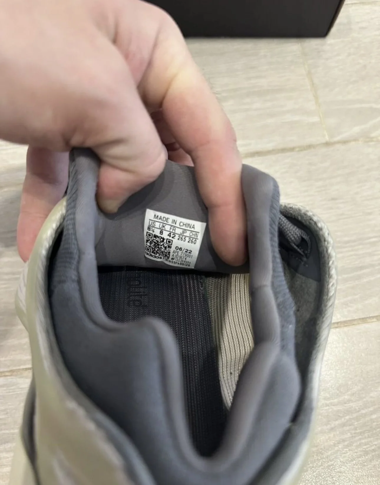 Кроссовки adidas Yeezy 700 V3 "Fade Salt" - миниатюра 5