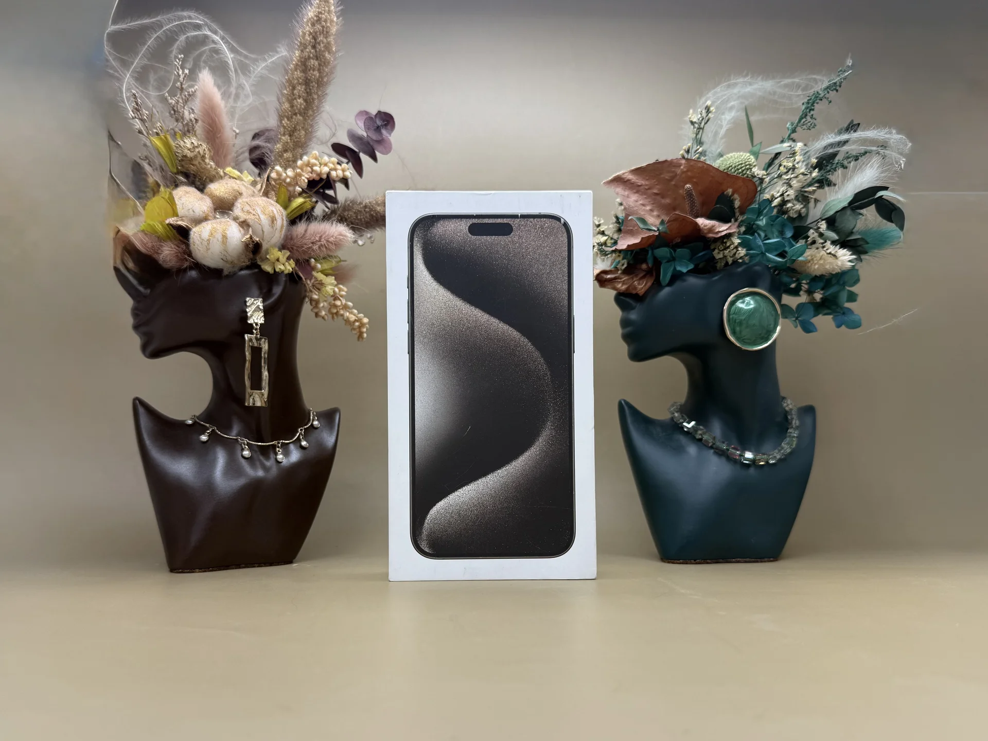 iPhone 15 Pro Max 256Gb - изображение 1