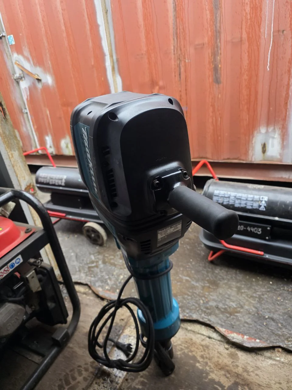 Отбойный молоток Makita HM 1812 - миниатюра 2