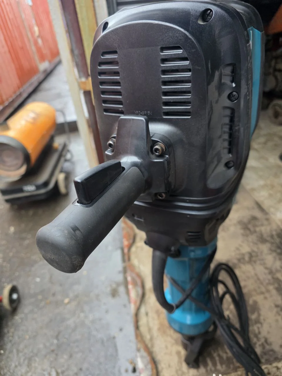 Отбойный молоток Makita HM 1812 - миниатюра 4