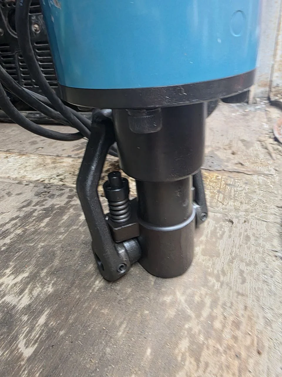 Отбойный молоток Makita HM 1812 - миниатюра 5