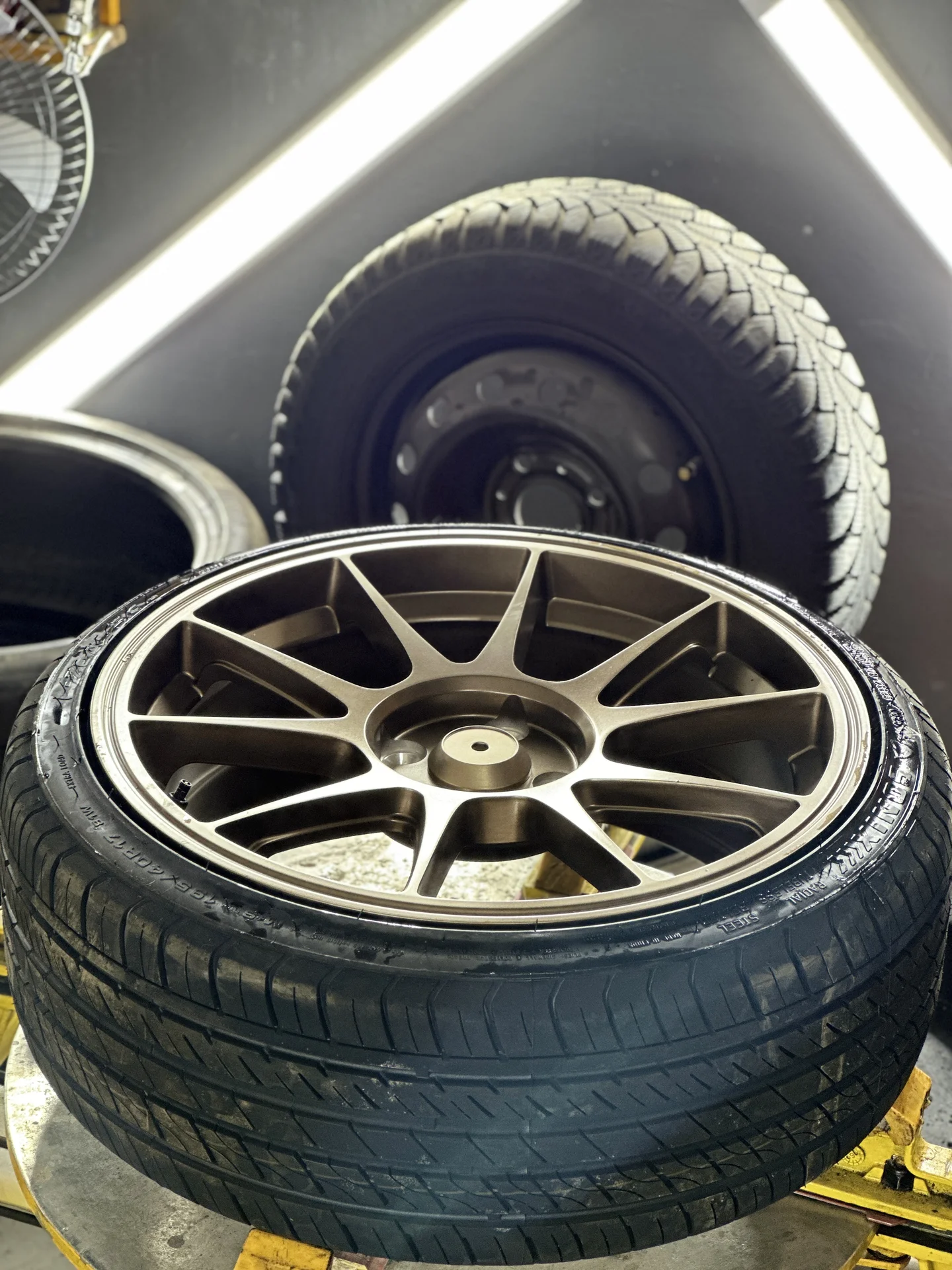 Литые диски с резиной 195/40 r17 4:100 - миниатюра 3